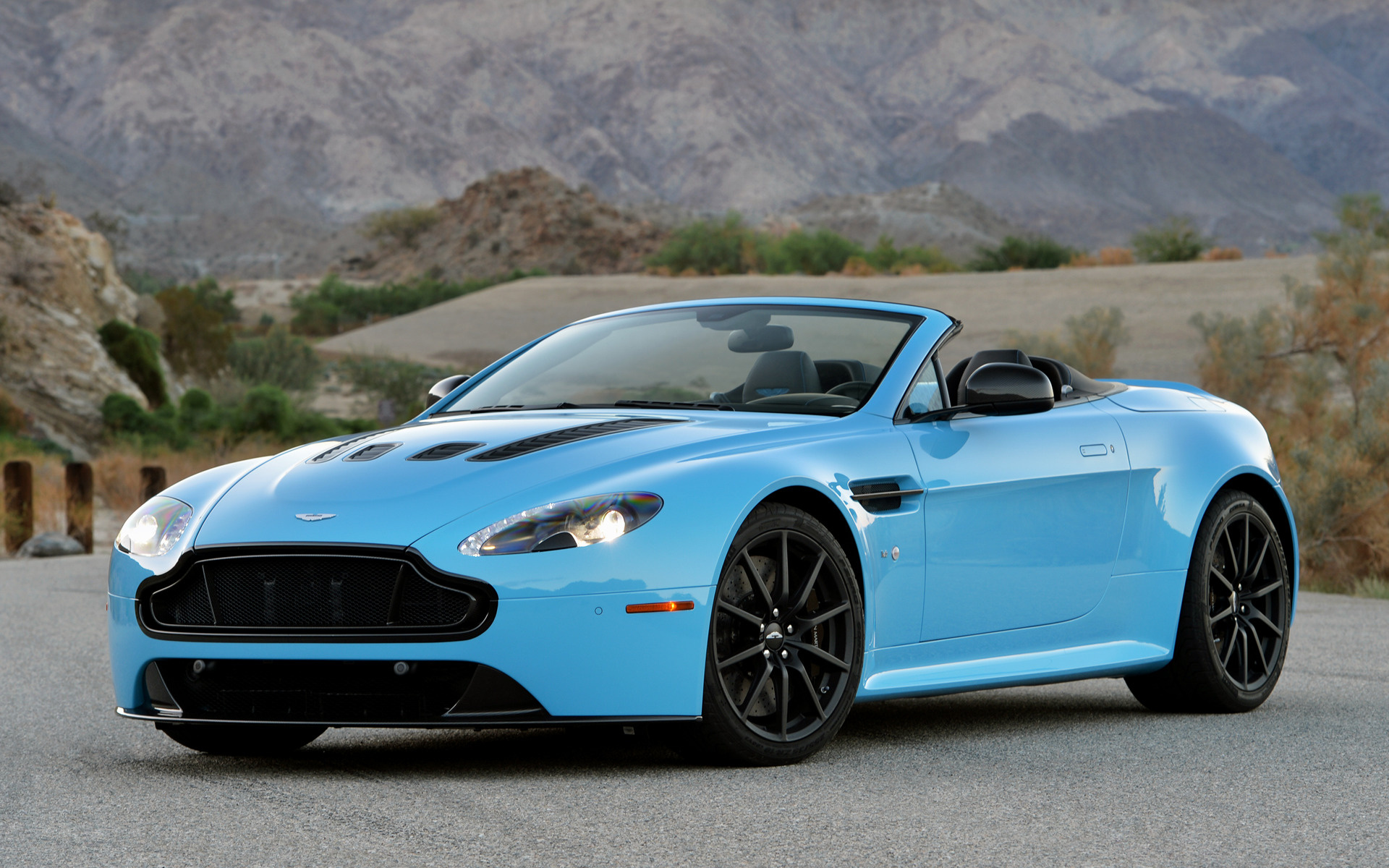 Aston Martin V8 Vantage S Roadster Wallpapers