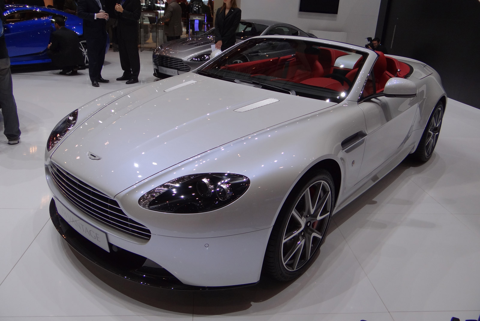 Aston Martin V8 Vantage S Roadster Wallpapers