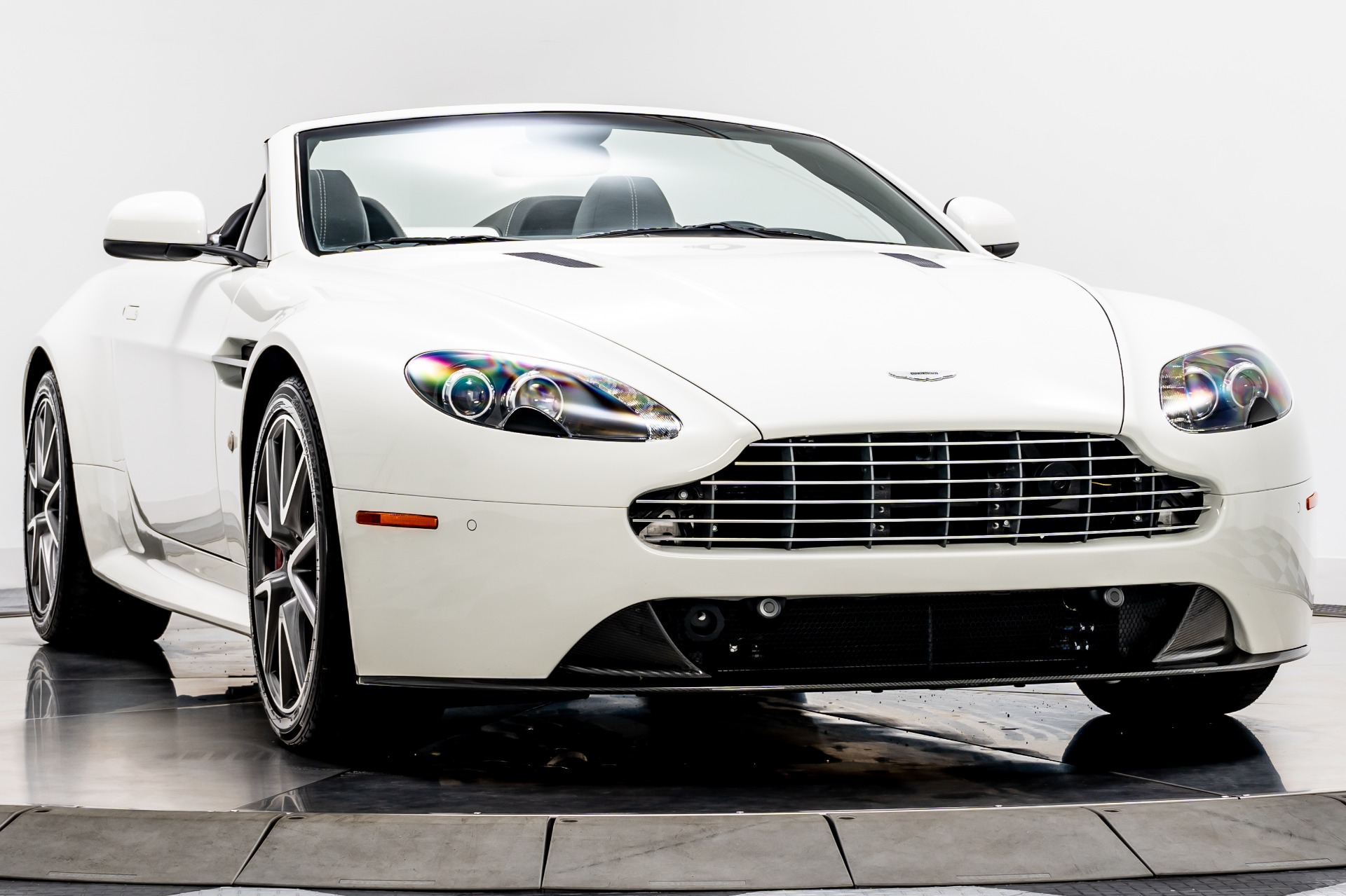 Aston Martin V8 Vantage S Roadster Wallpapers