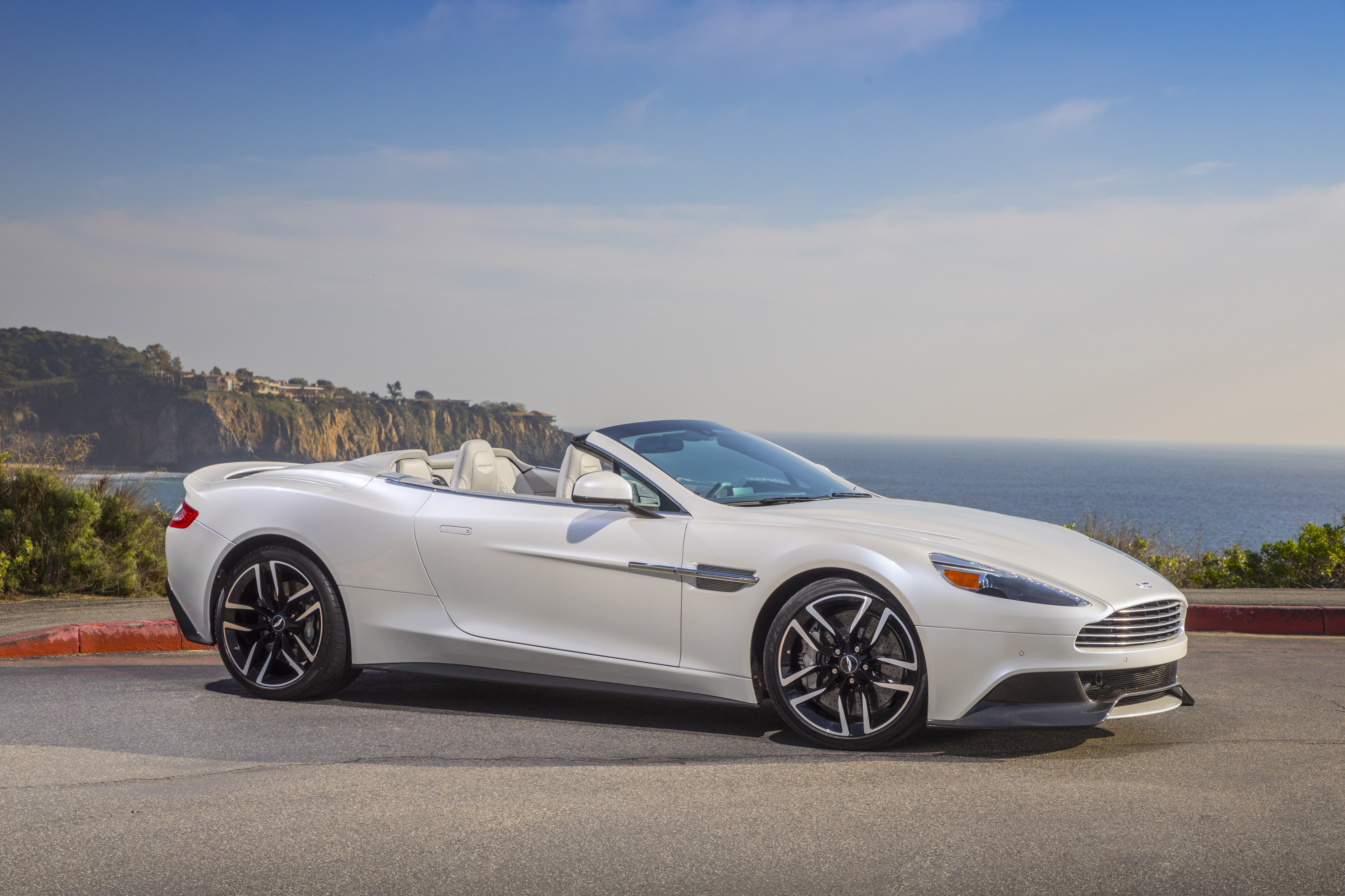 Aston Martin Vanquish Volante Wallpapers