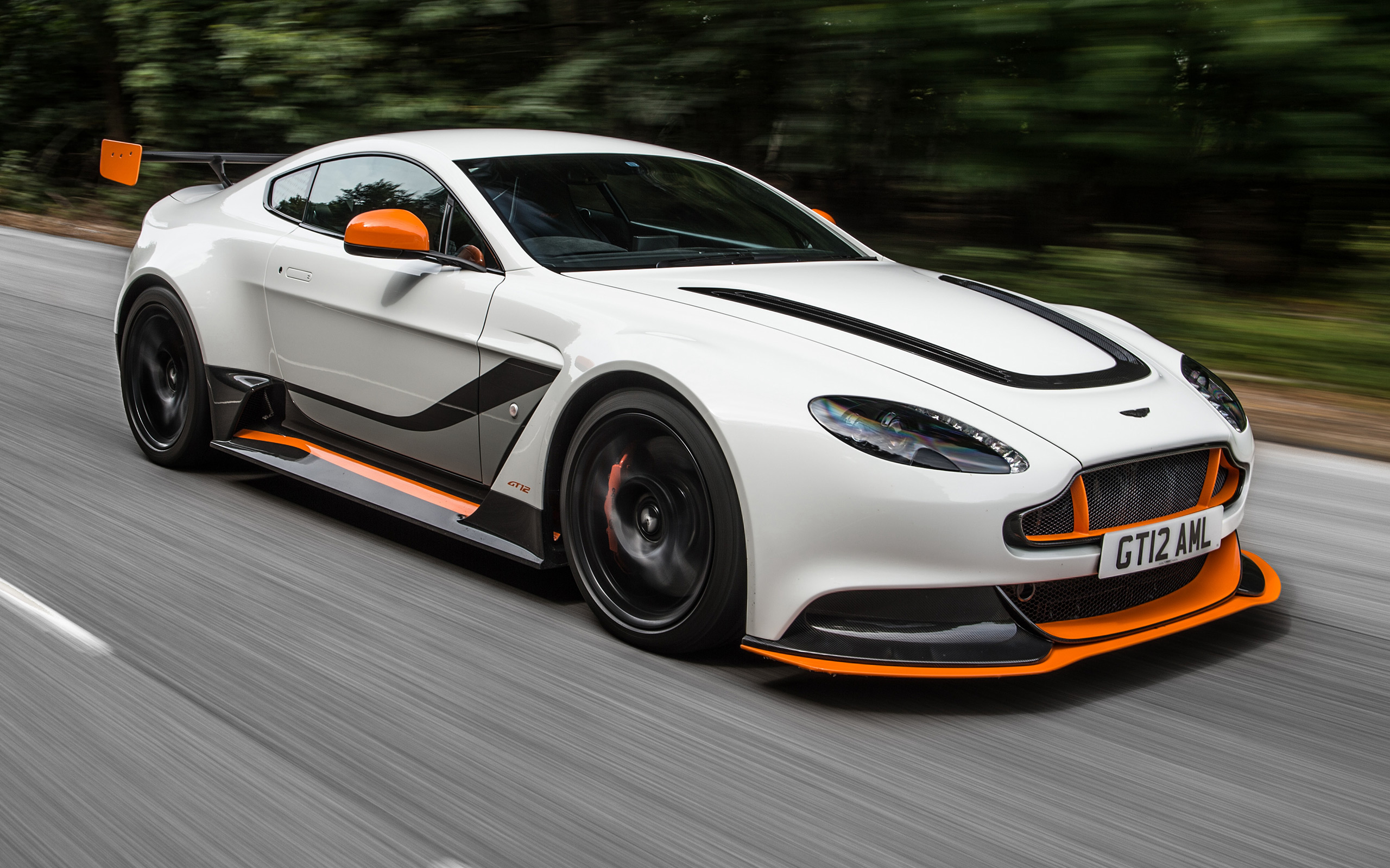 Aston Martin Vantage Gt12 Wallpapers