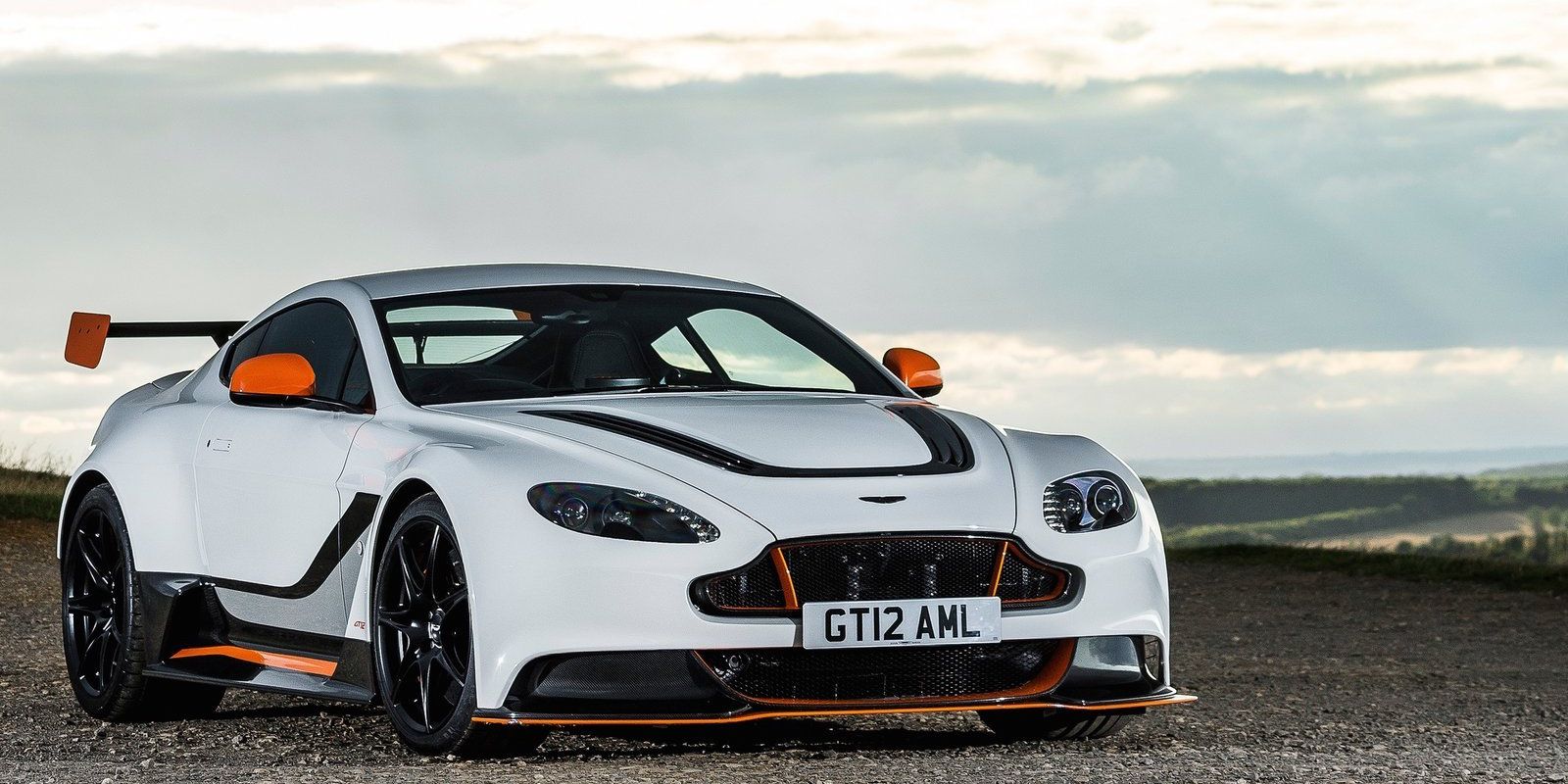 Aston Martin Vantage Gt12 Wallpapers