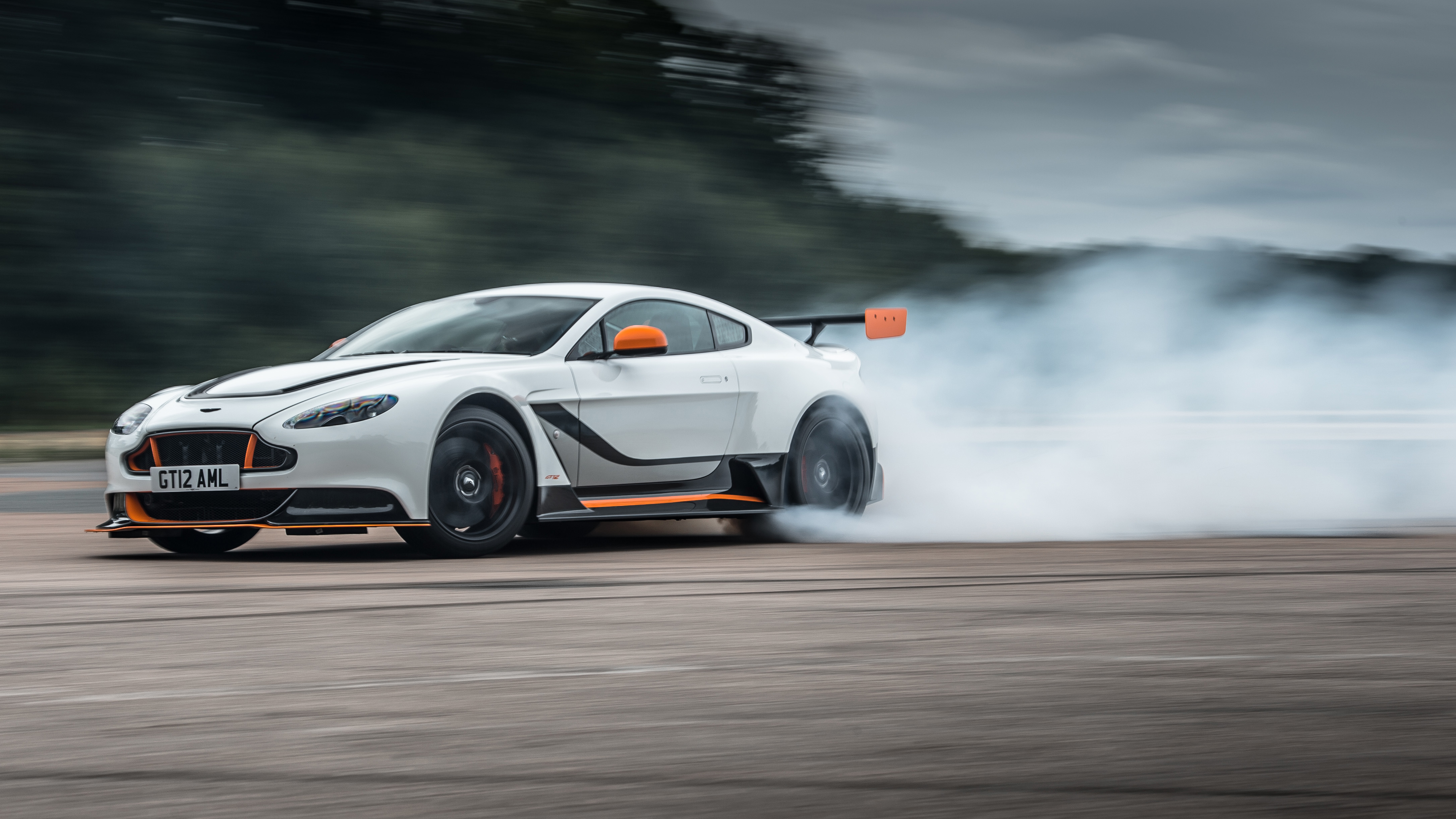 Aston Martin Vantage Gt12 Wallpapers