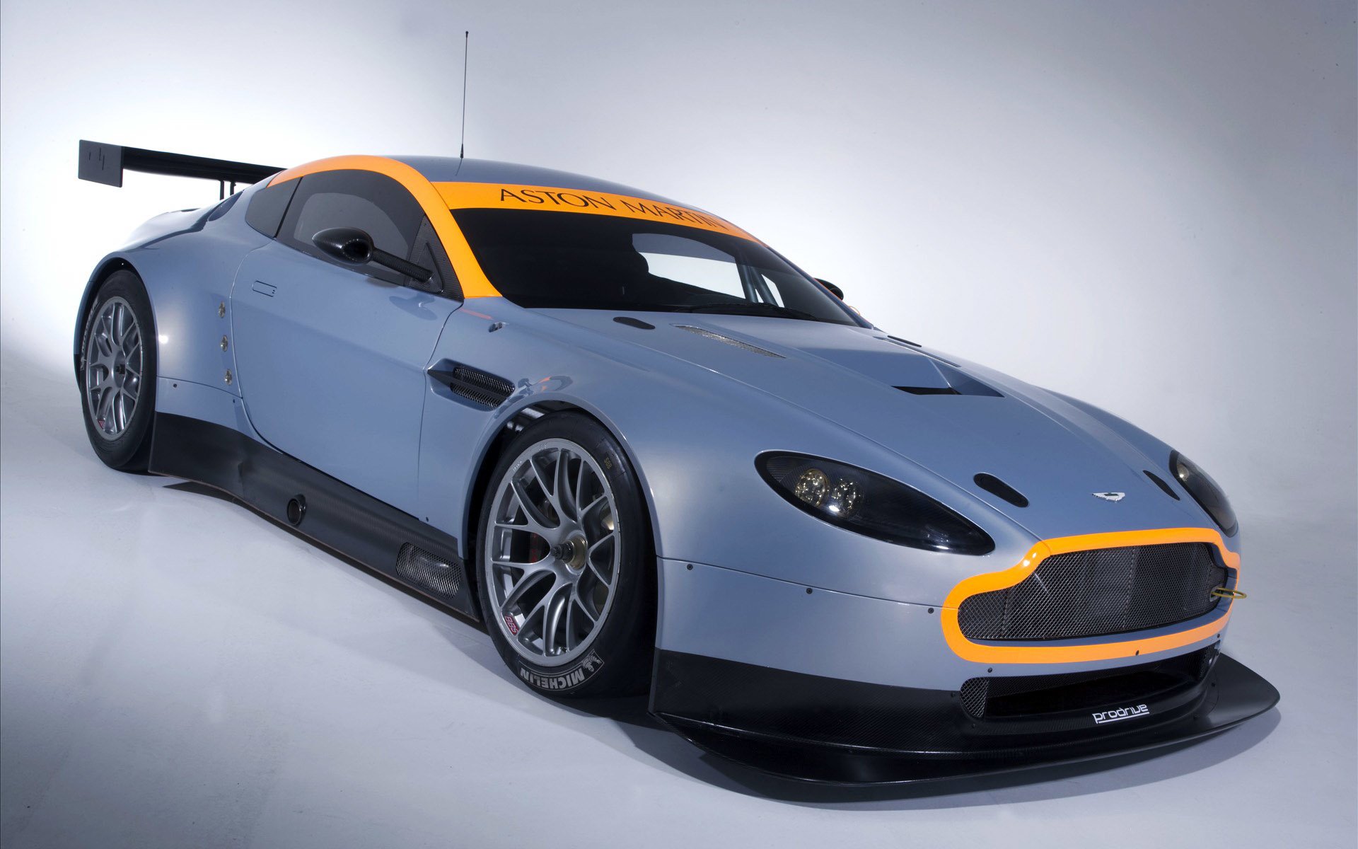 Aston Martin Vantage Gt2 Wallpapers