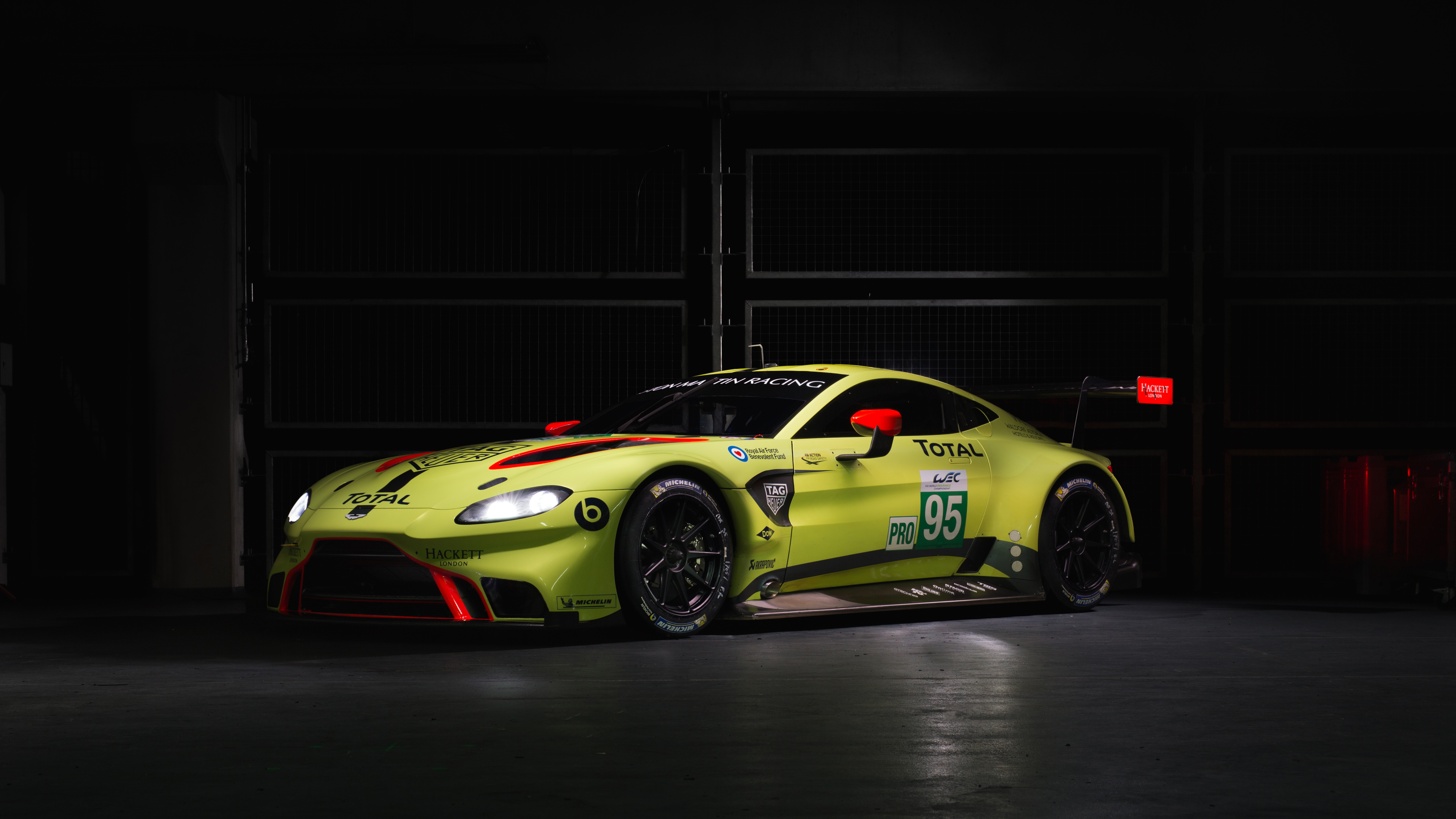 Aston Martin Vantage Gt2 Wallpapers