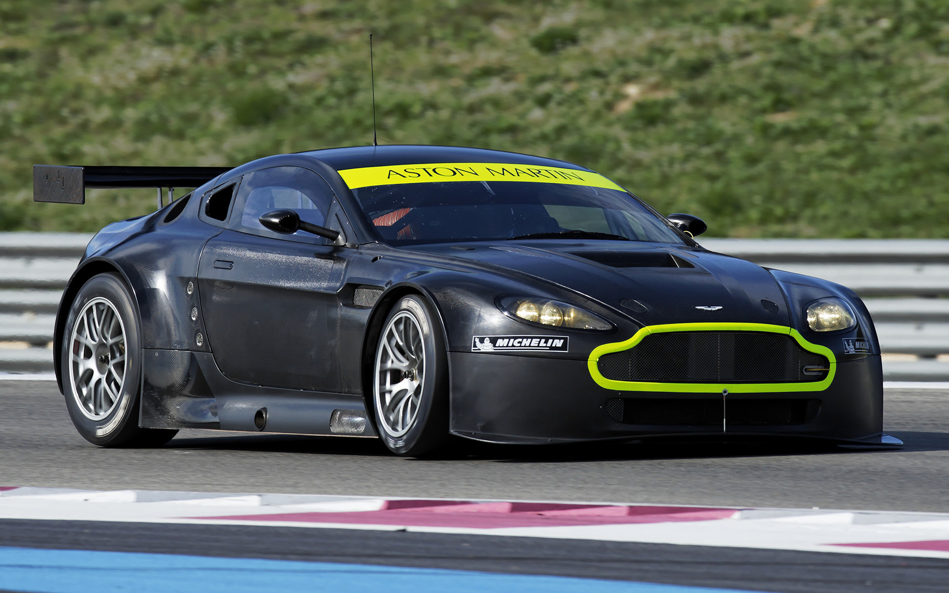 Aston Martin Vantage Gt2 Wallpapers