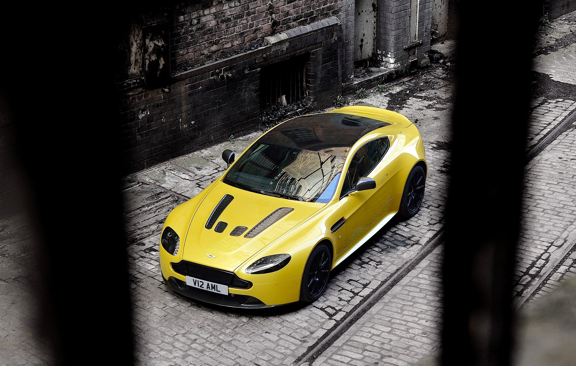 Aston Martin Vantage S Wallpapers