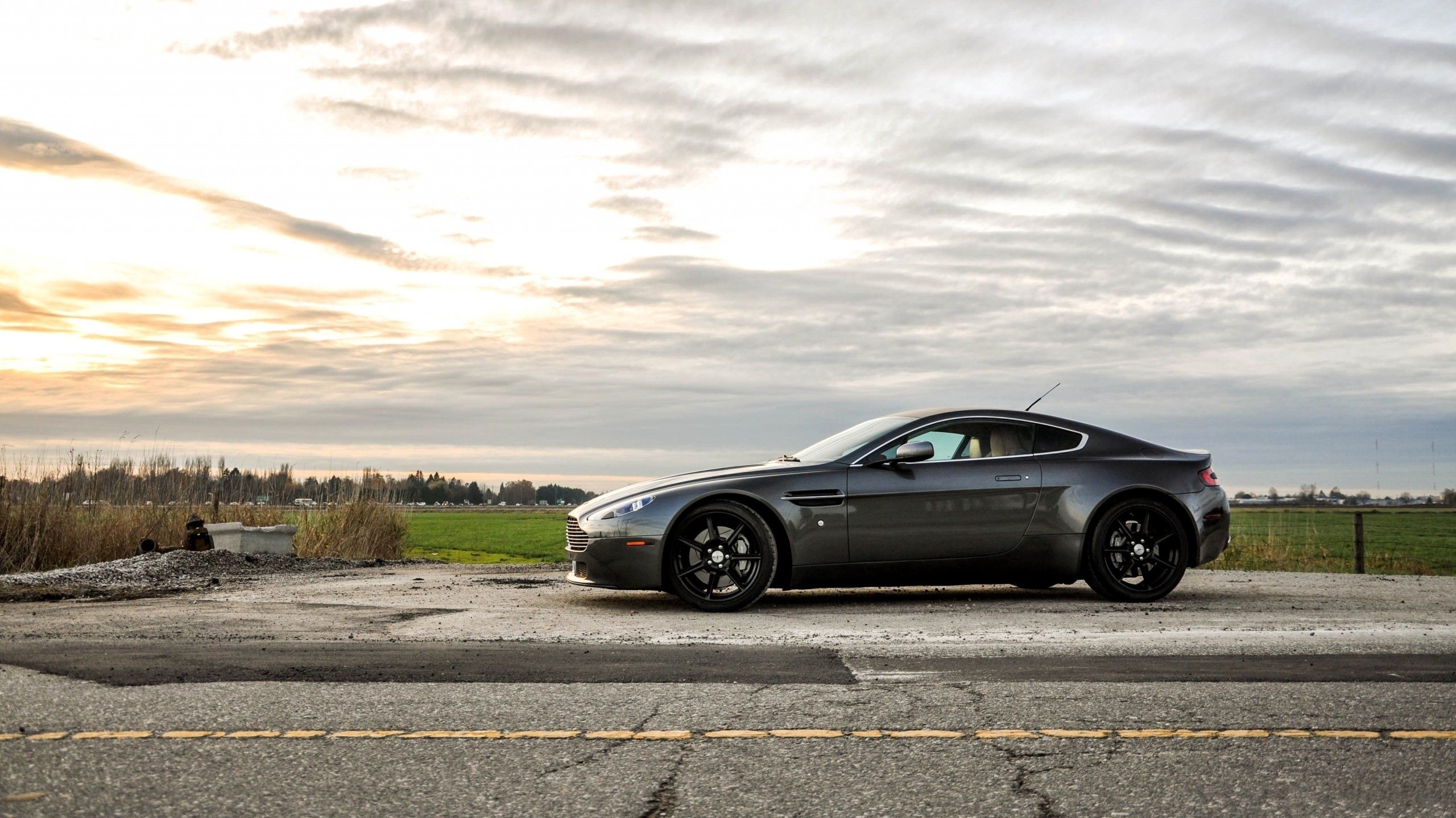 Aston Martin Vantage S Wallpapers