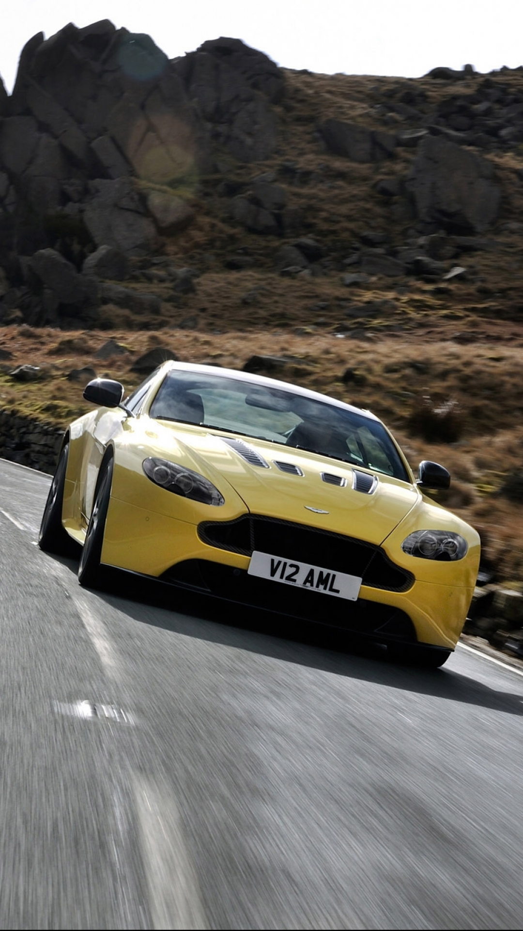 Aston Martin Vantage S Wallpapers