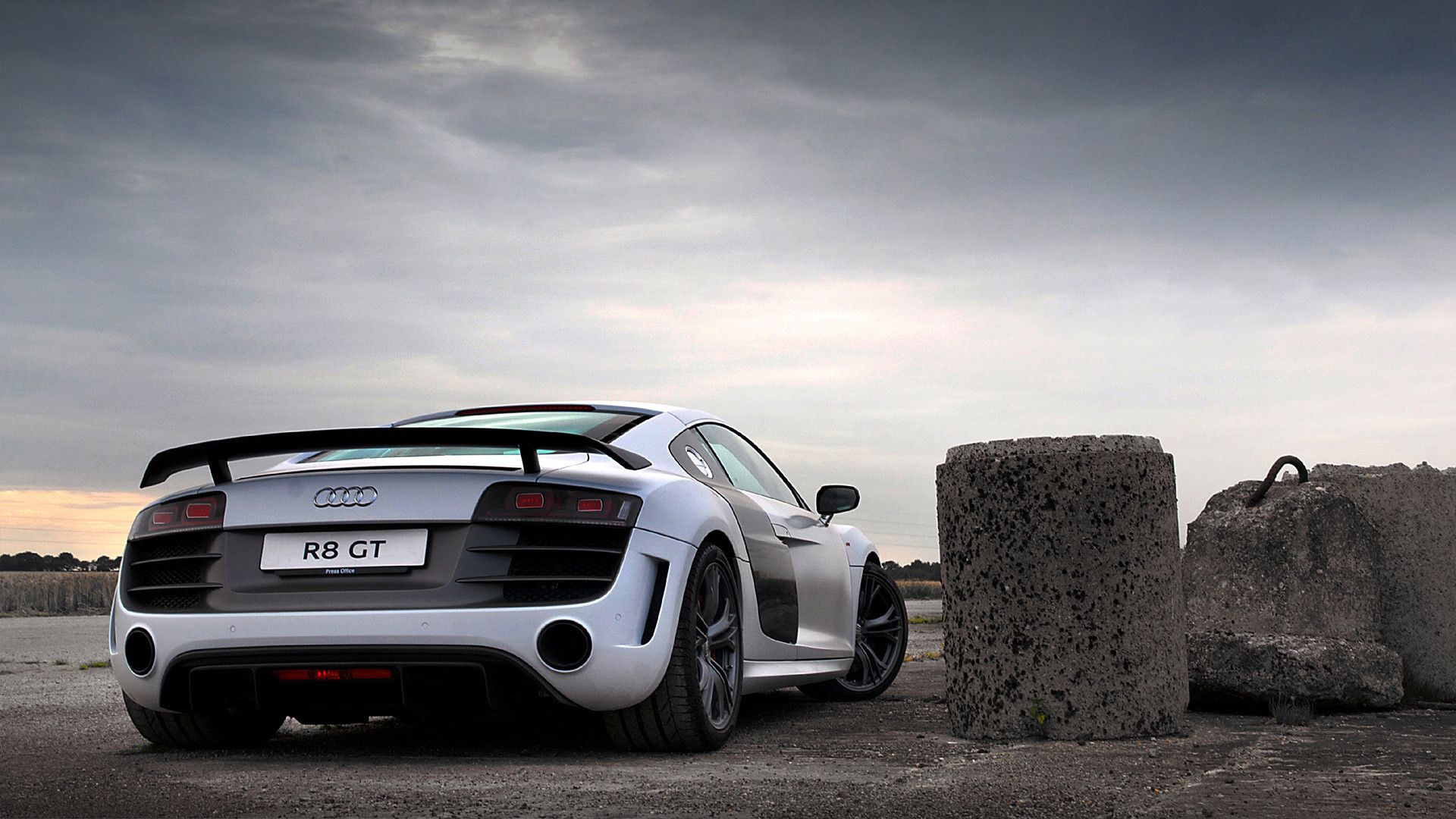 Audi R8 Weiгџ Wallpapers