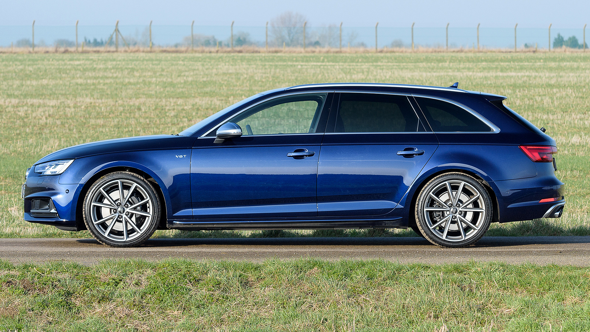 Audi S4 Avant Wallpapers