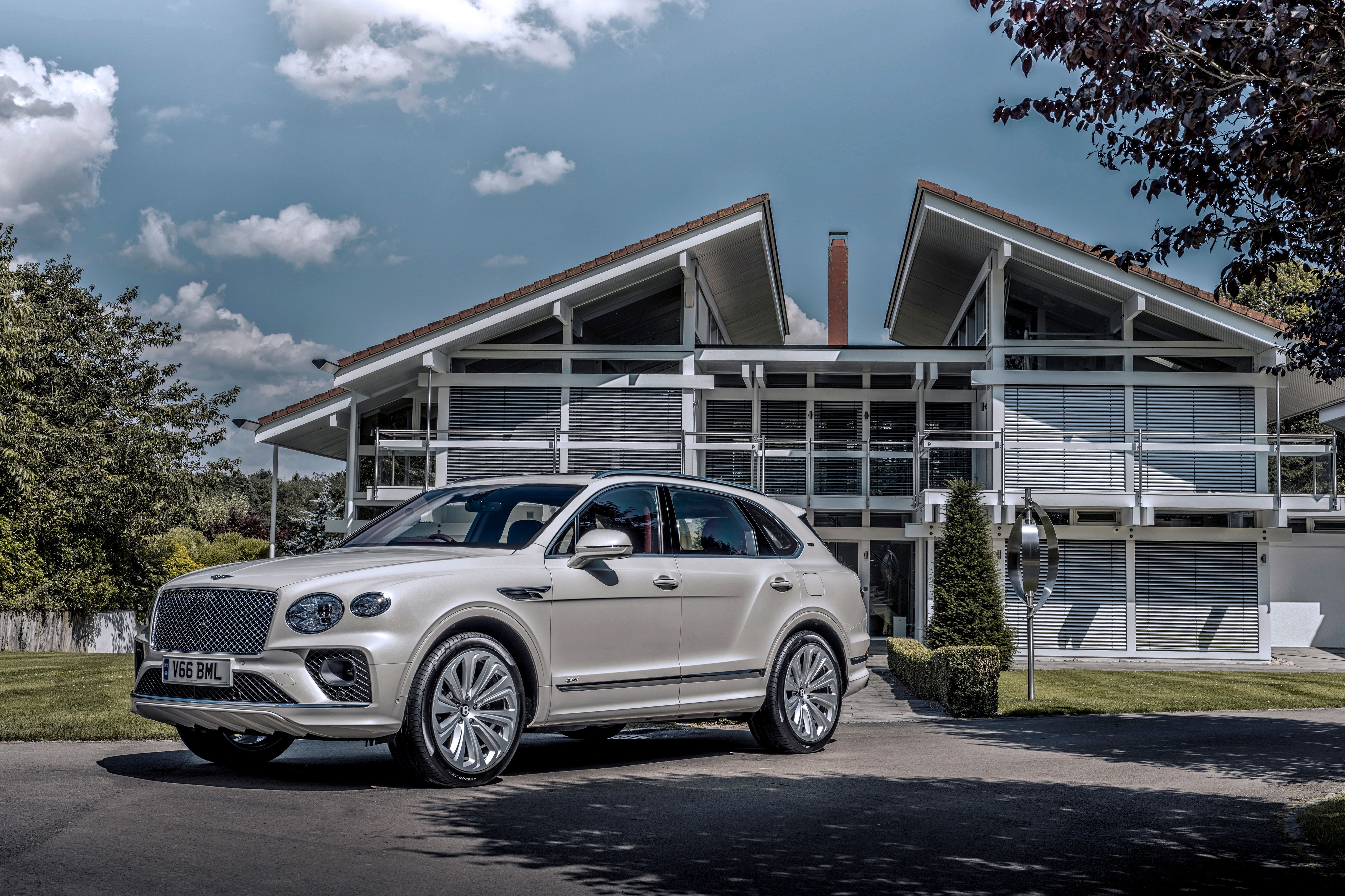 Bentley Bentayga Hybrid Wallpapers