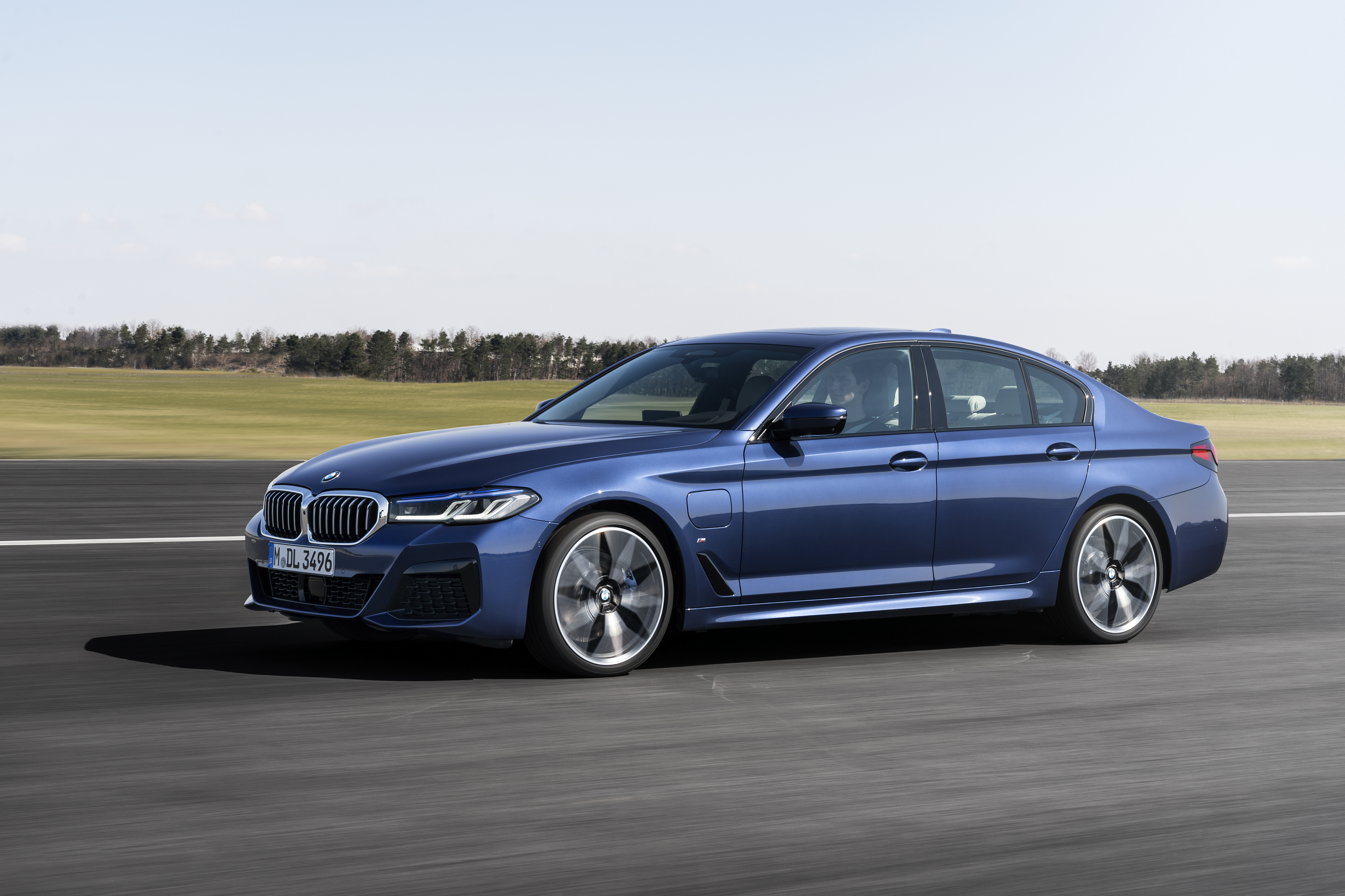 Bmw 545E Plug-In Hybrid M Sport Wallpapers