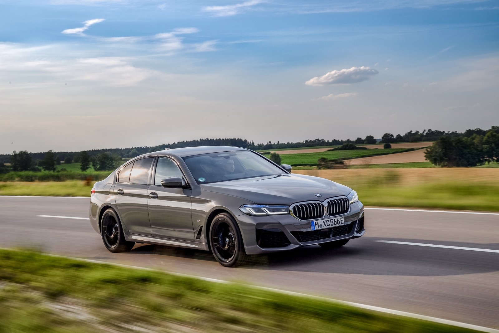 Bmw 545E Plug-In Hybrid M Sport Wallpapers