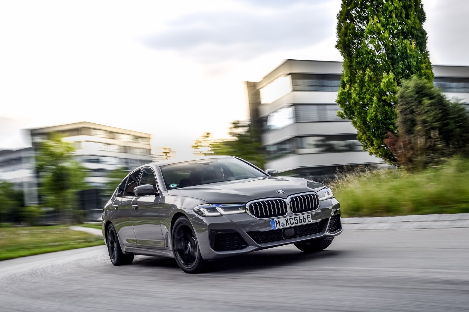 Bmw 545E Plug-In Hybrid M Sport Wallpapers