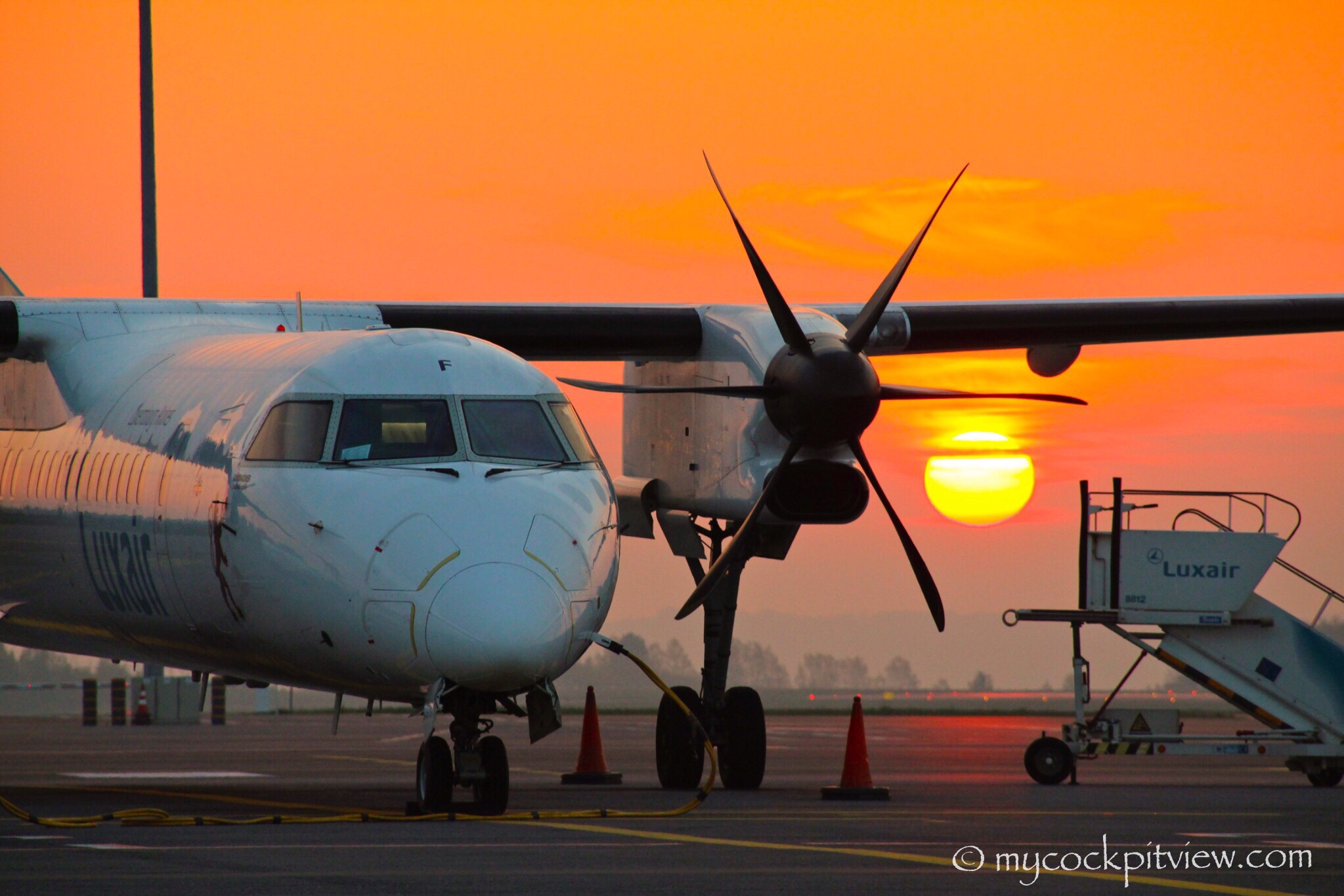 Bombardier Dash 8 Wallpapers