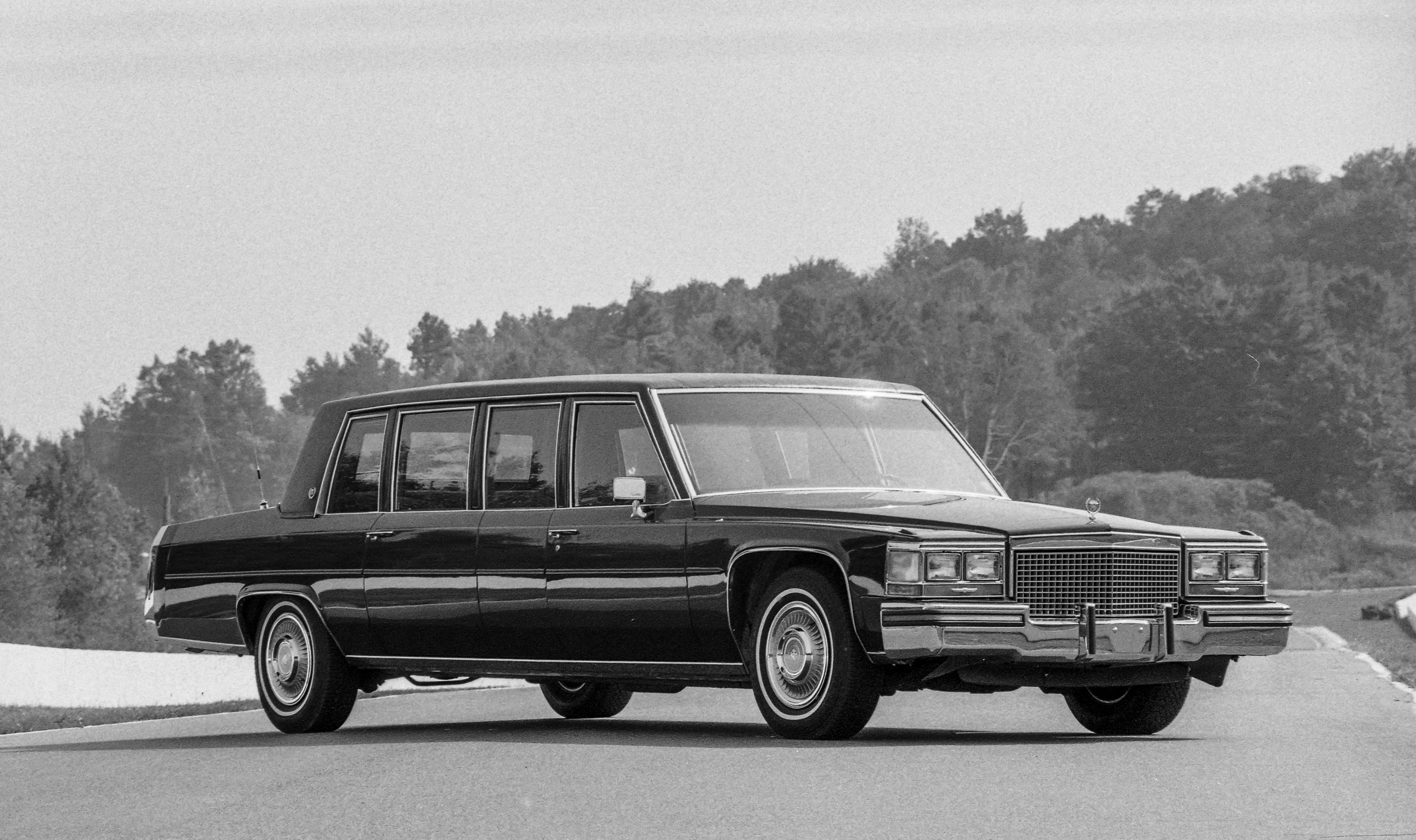 Cadilac Presidential Limousine Wallpapers