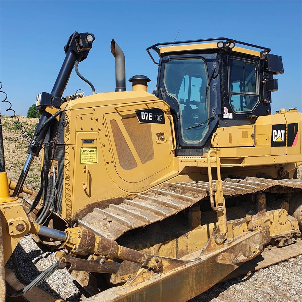 Caterpillar D7E Bulldozer Wallpapers