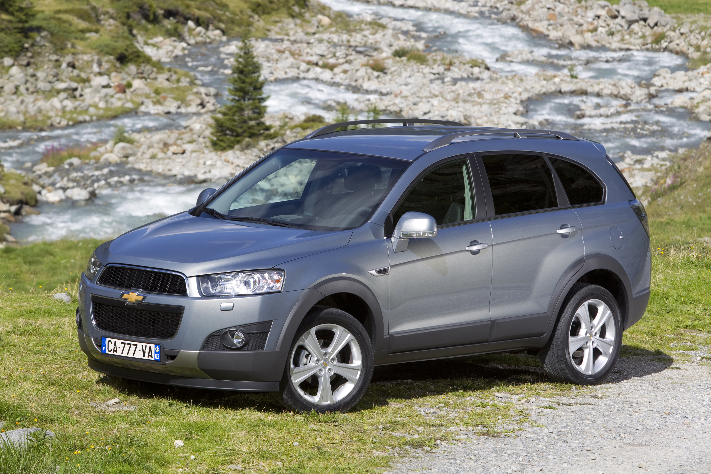 Chevrolet Captiva Wallpapers