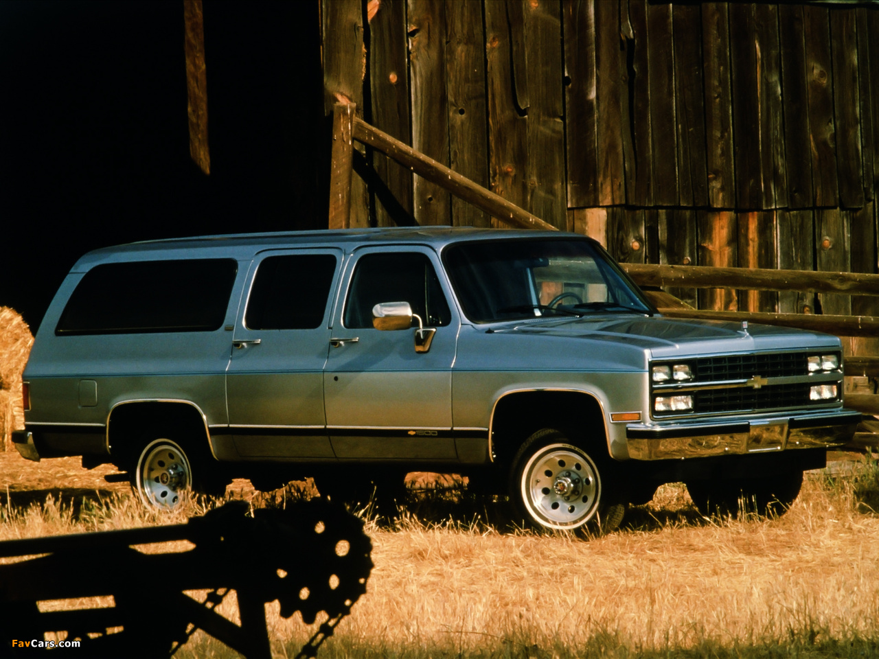 Chevrolet Suburban Wallpapers