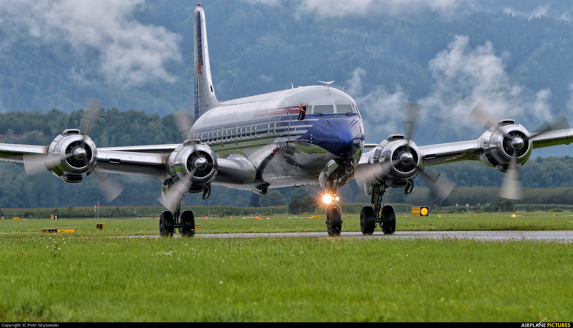 Douglas Dc-6 Wallpapers