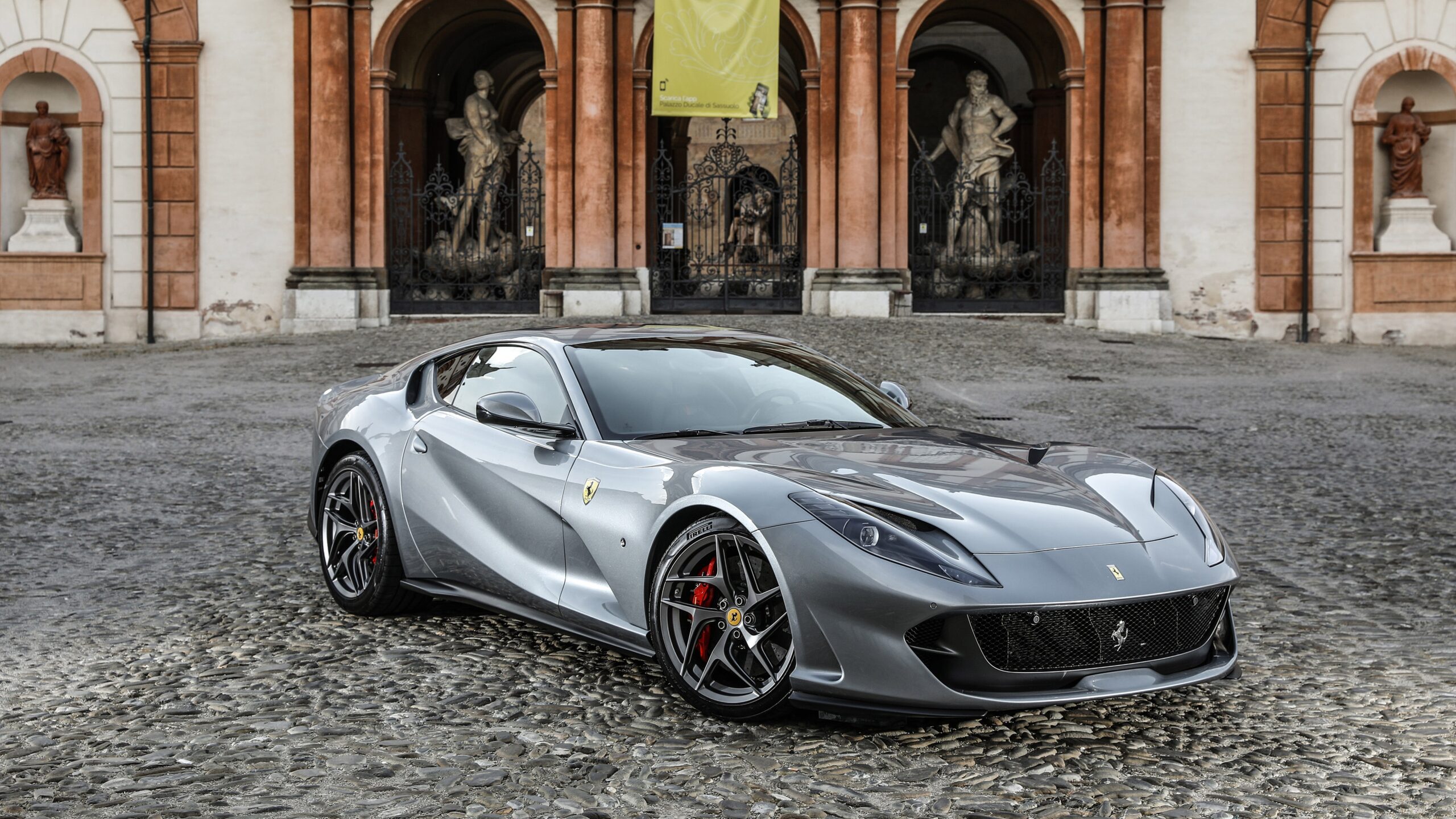 Ferrari 812 Superfast Wallpapers