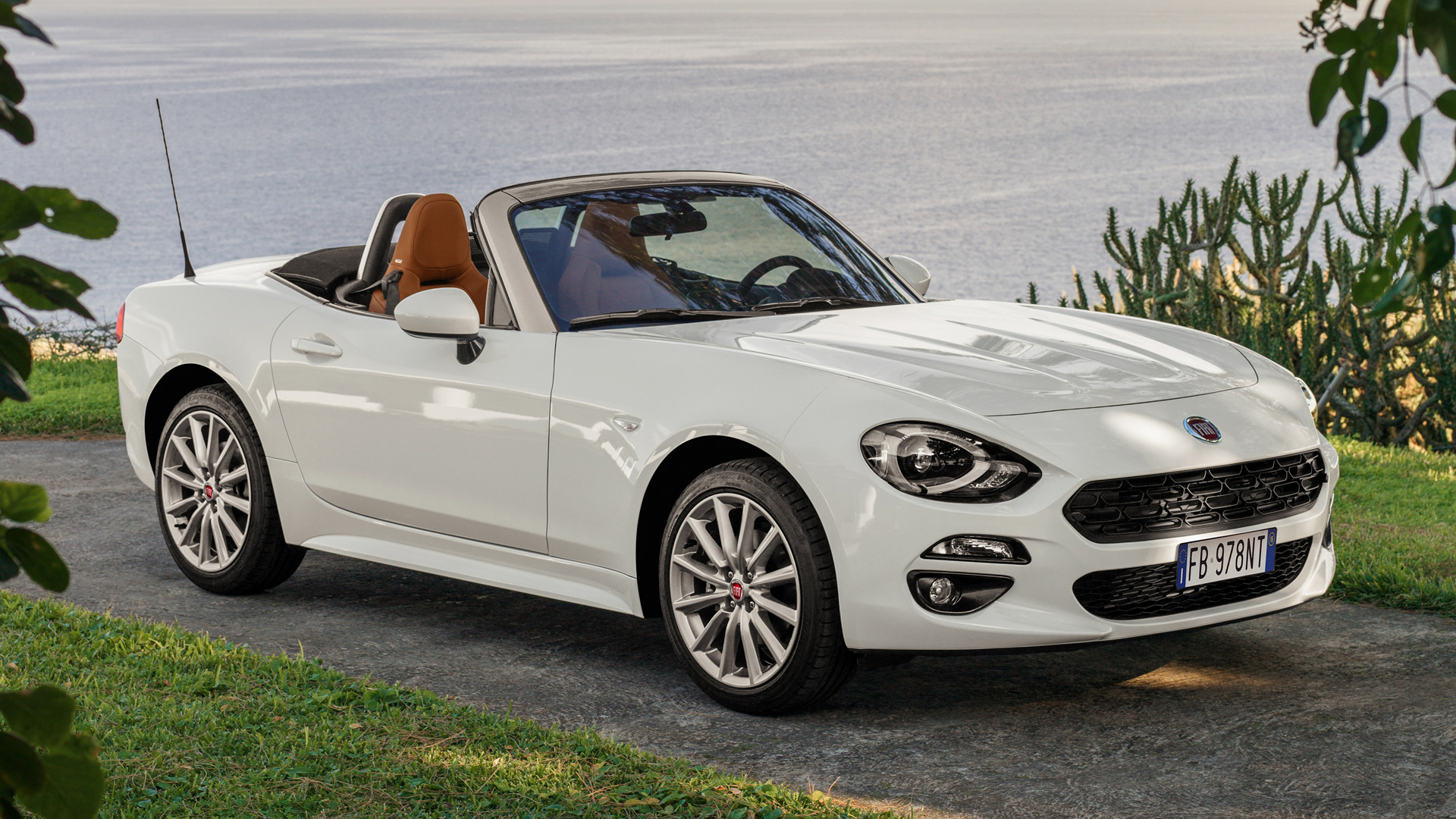 Fiat 124 Spider Wallpapers