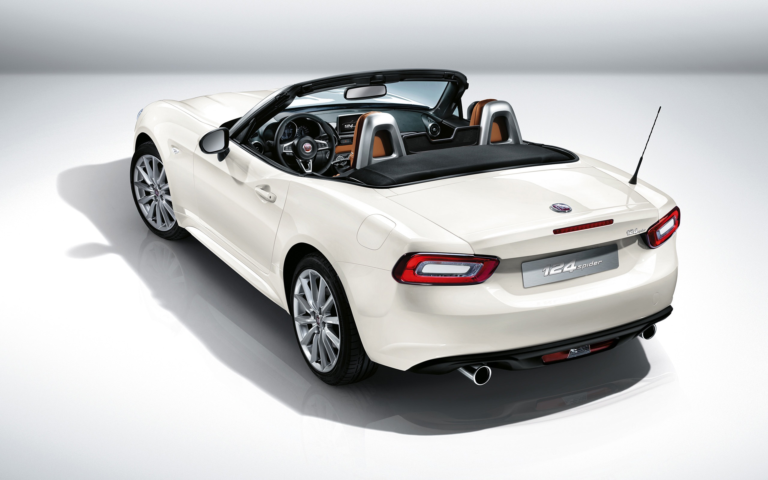 Fiat 124 Spider Wallpapers