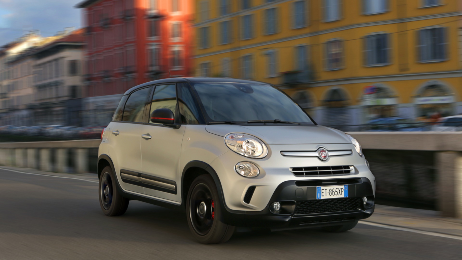 Fiat 500L Beats Edition Wallpapers