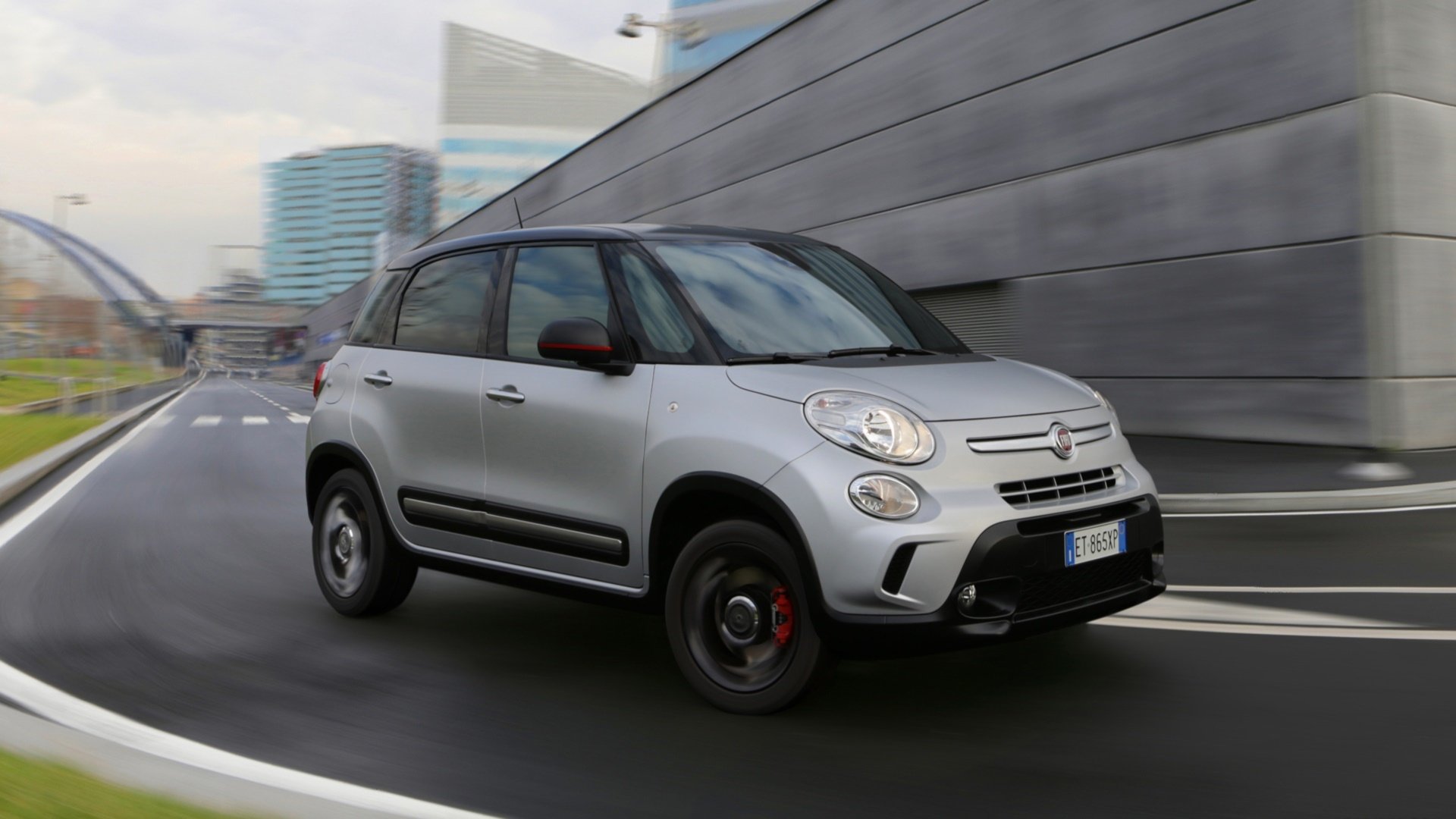 Fiat 500L Beats Edition Wallpapers