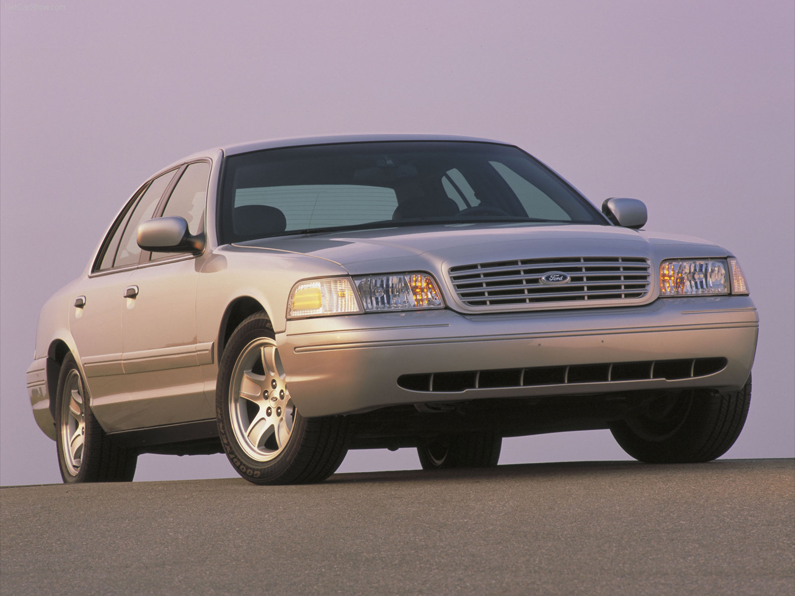 Ford Crown Victoria Wallpapers
