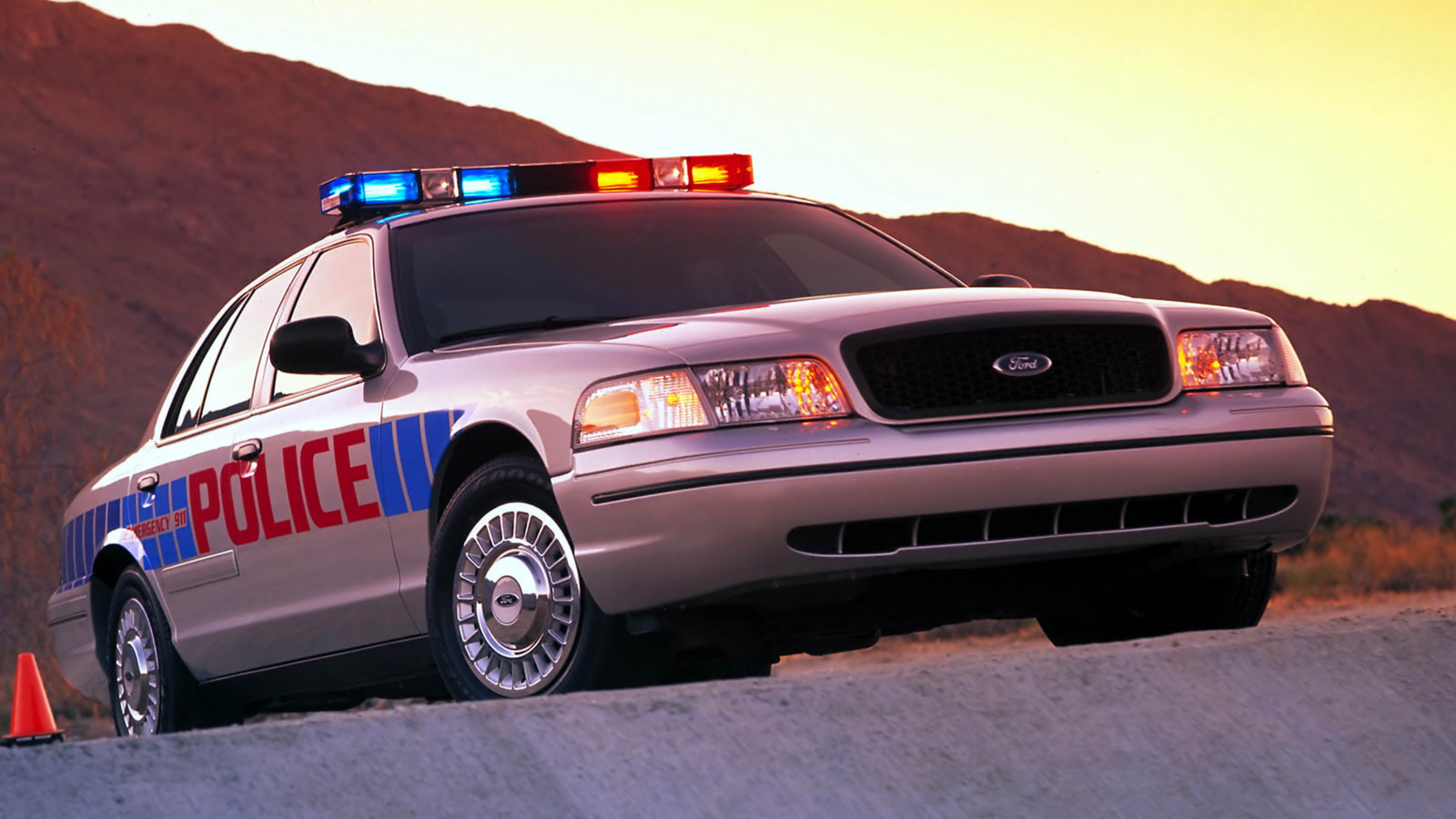 Ford Crown Victoria Wallpapers