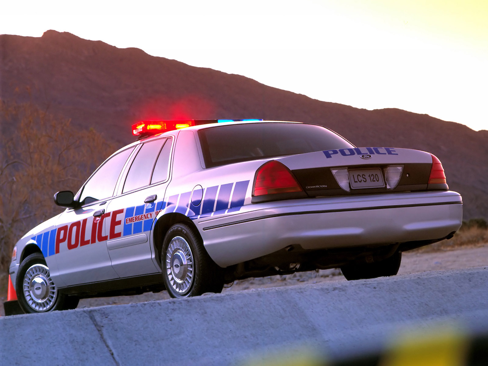 Ford Crown Victoria Wallpapers