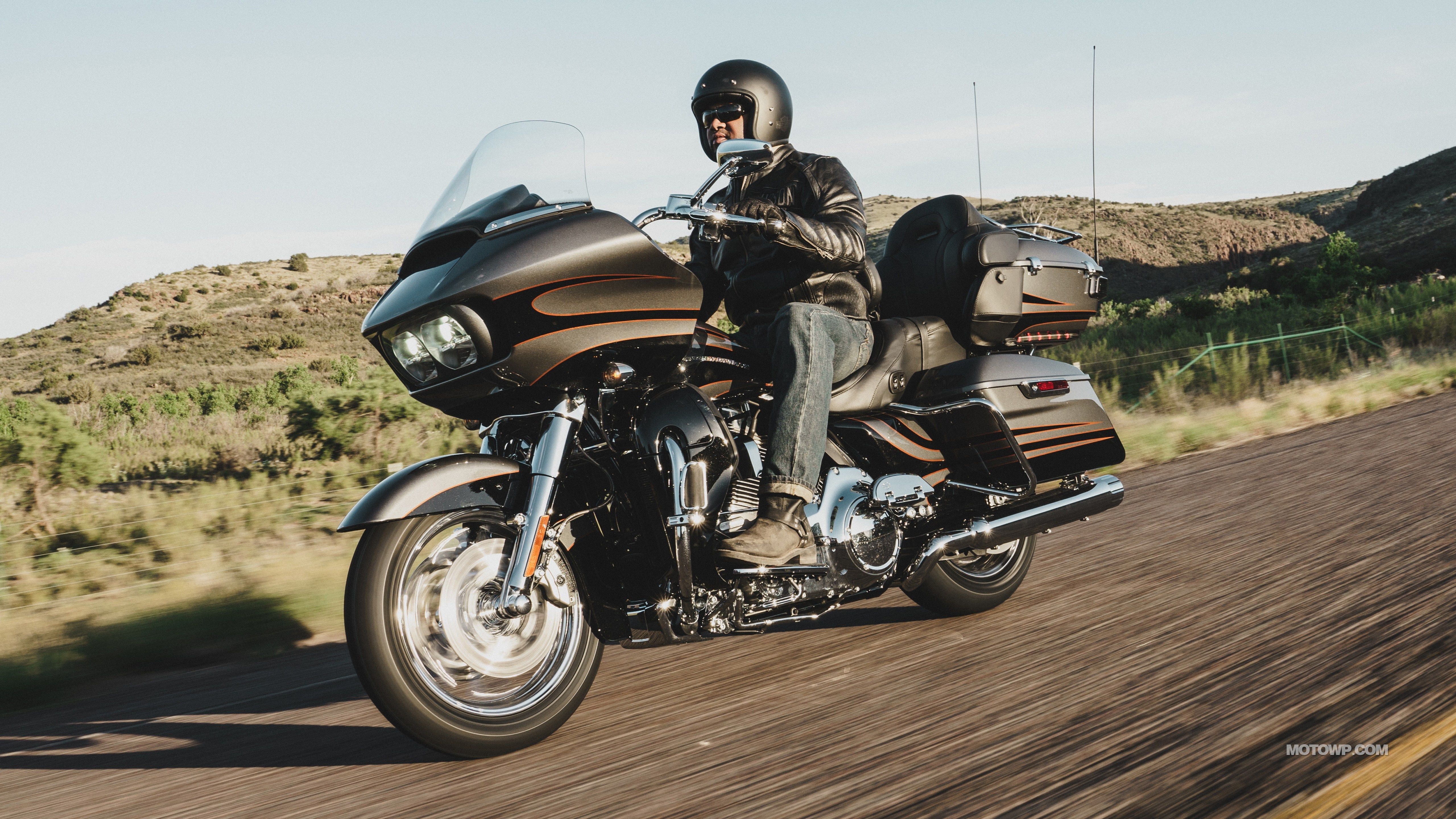 Harley-Davidson Road Glide Wallpapers