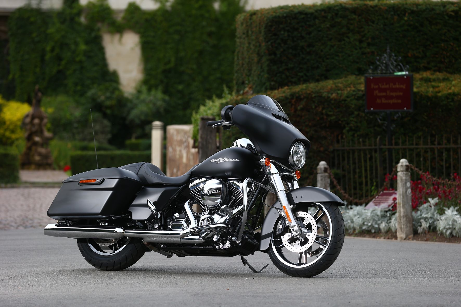 Harley-Davidson Road Glide Wallpapers