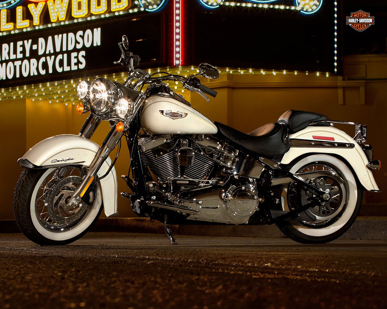 Harley-Davidson Softail Deluxe Wallpapers