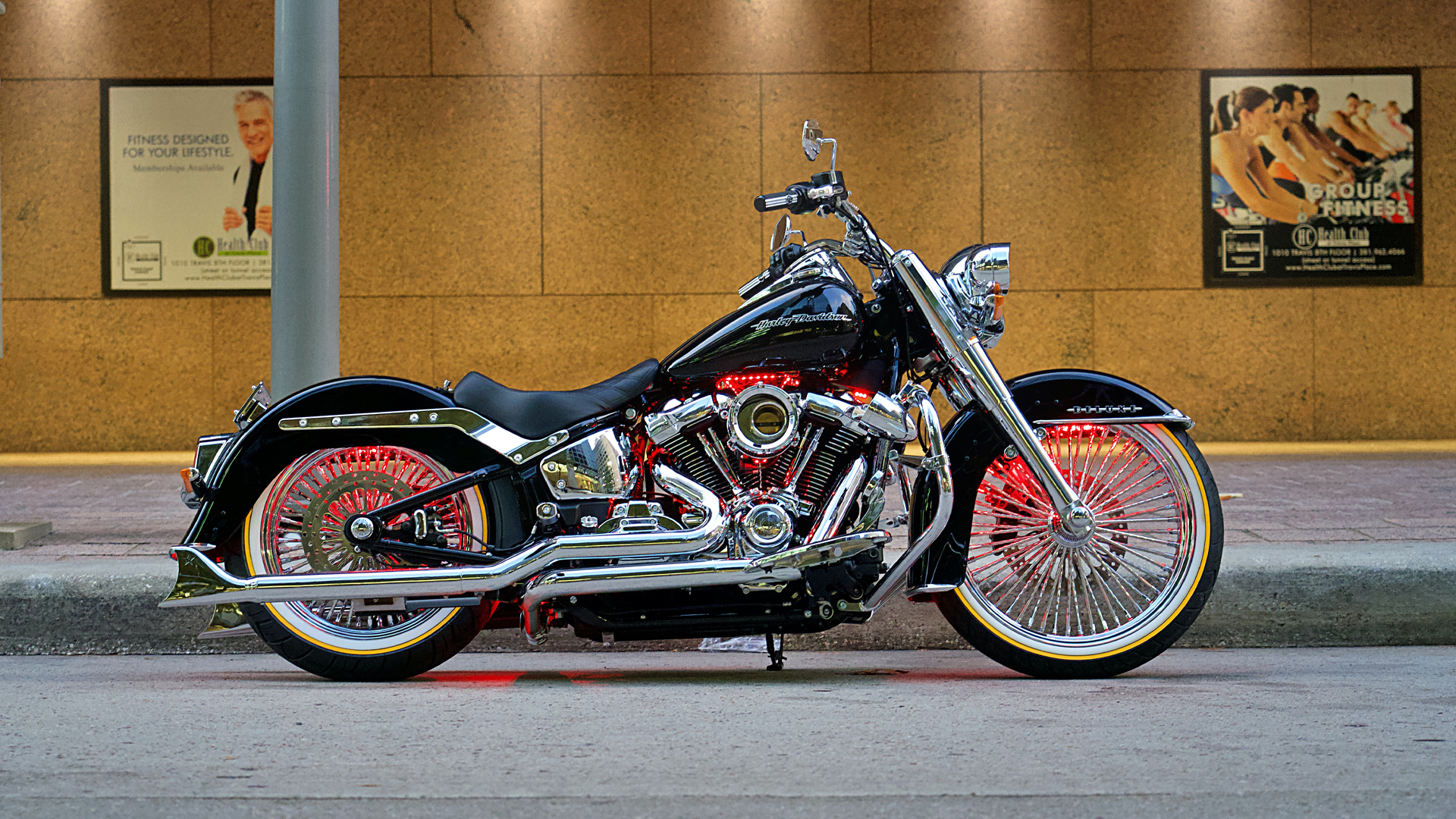 Harley-Davidson Softail Deluxe Wallpapers