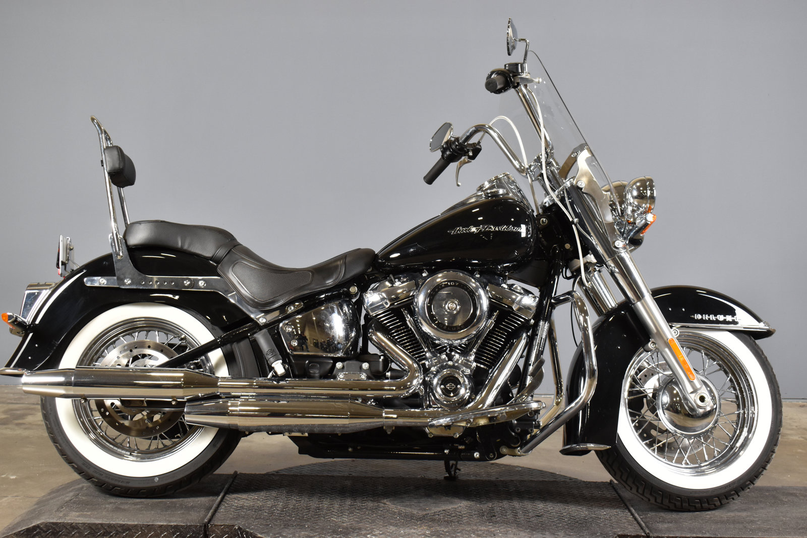 Harley-Davidson Softail Deluxe Wallpapers