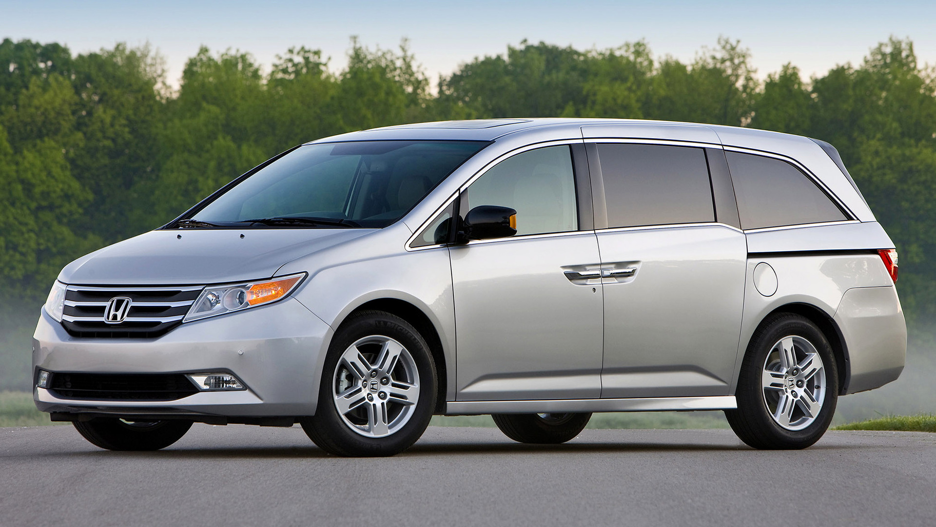 Honda Odyssey Touring Wallpapers