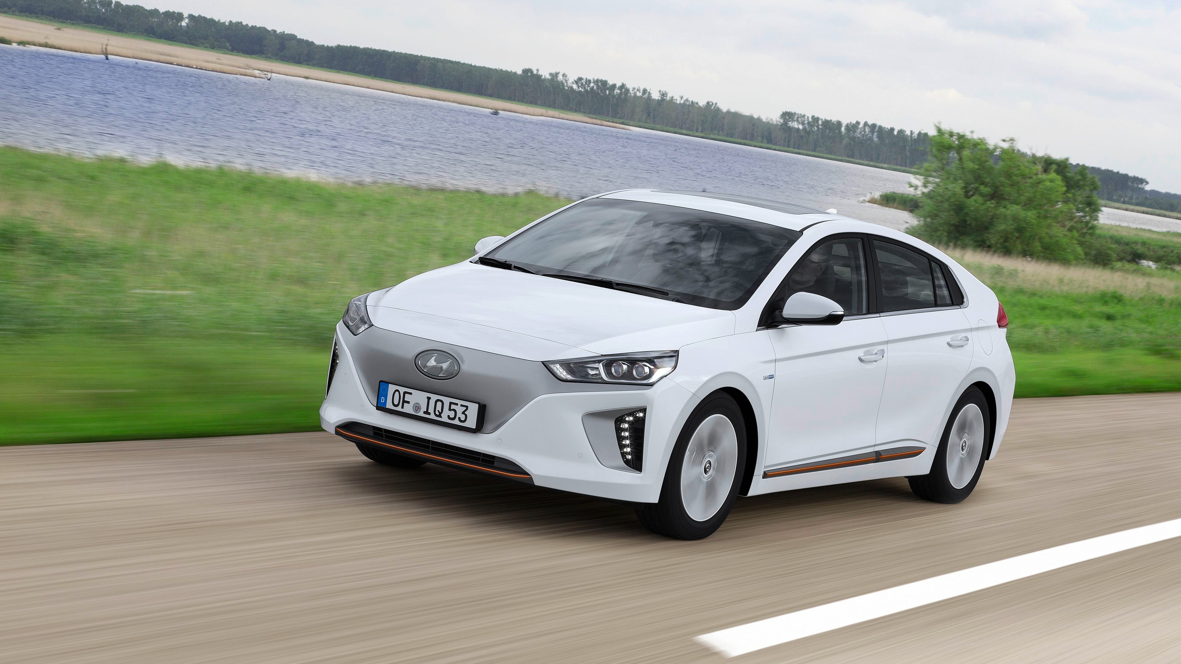 Hyundai I-Oniq Wallpapers