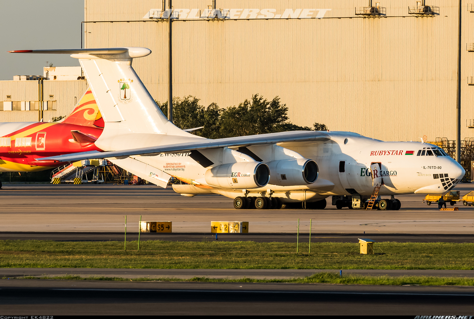 Ilyushin Il-76Td-90 Wallpapers