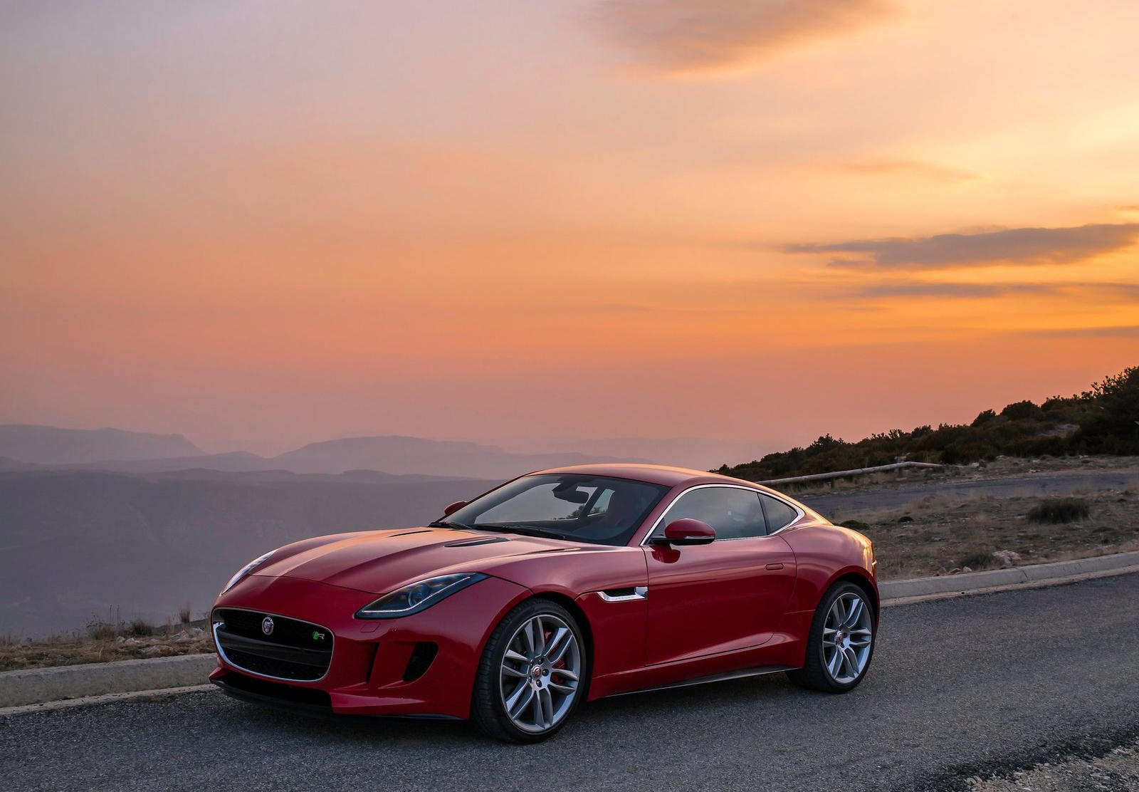 Jaguar F-Type R Wallpapers