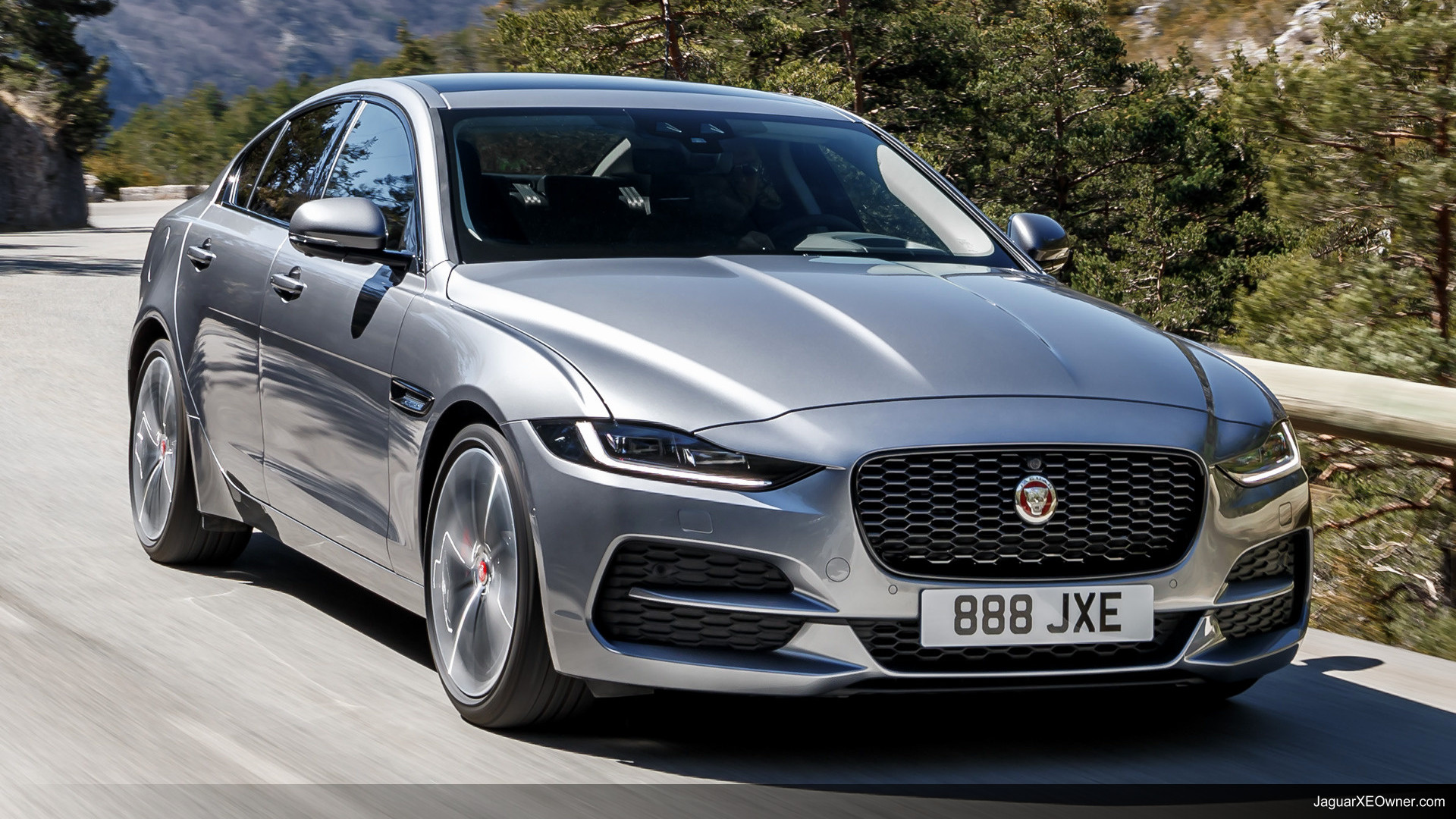 Jaguar Xe Wallpapers