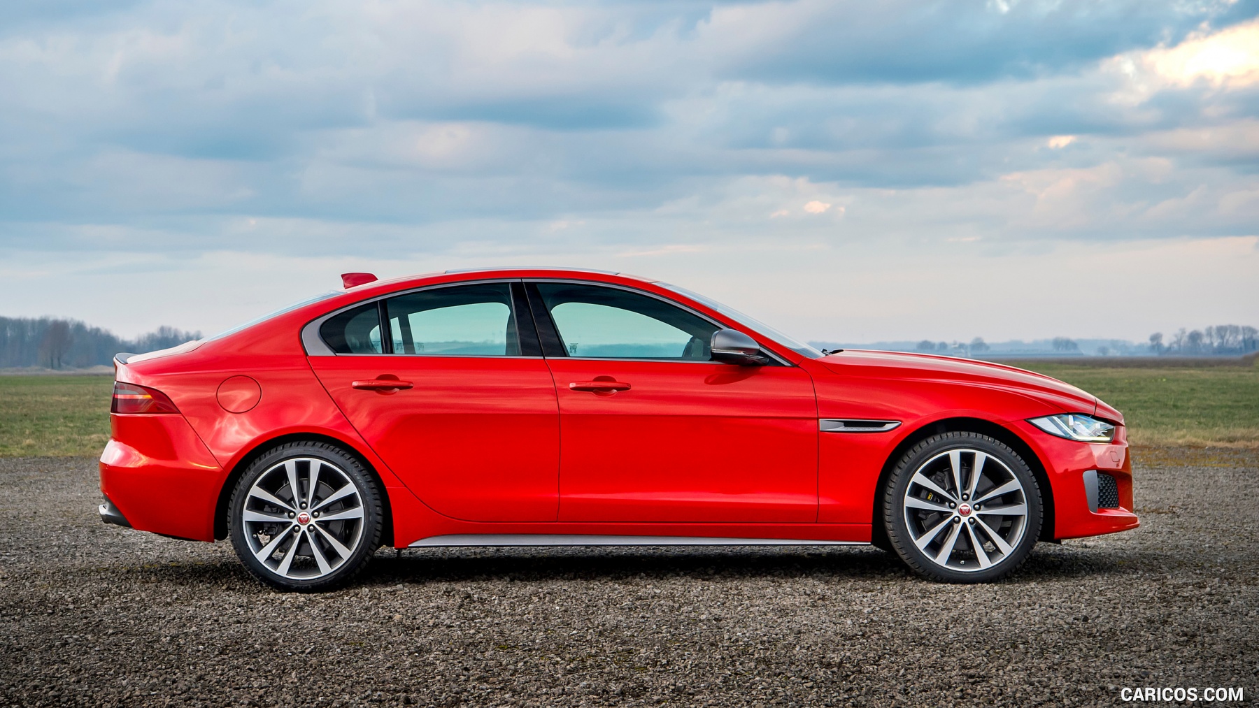 Jaguar Xe 2019 Wallpapers