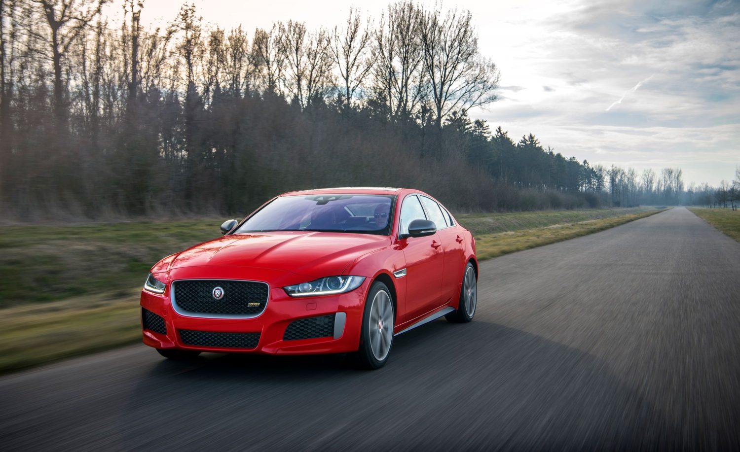 Jaguar Xe 2019 Wallpapers