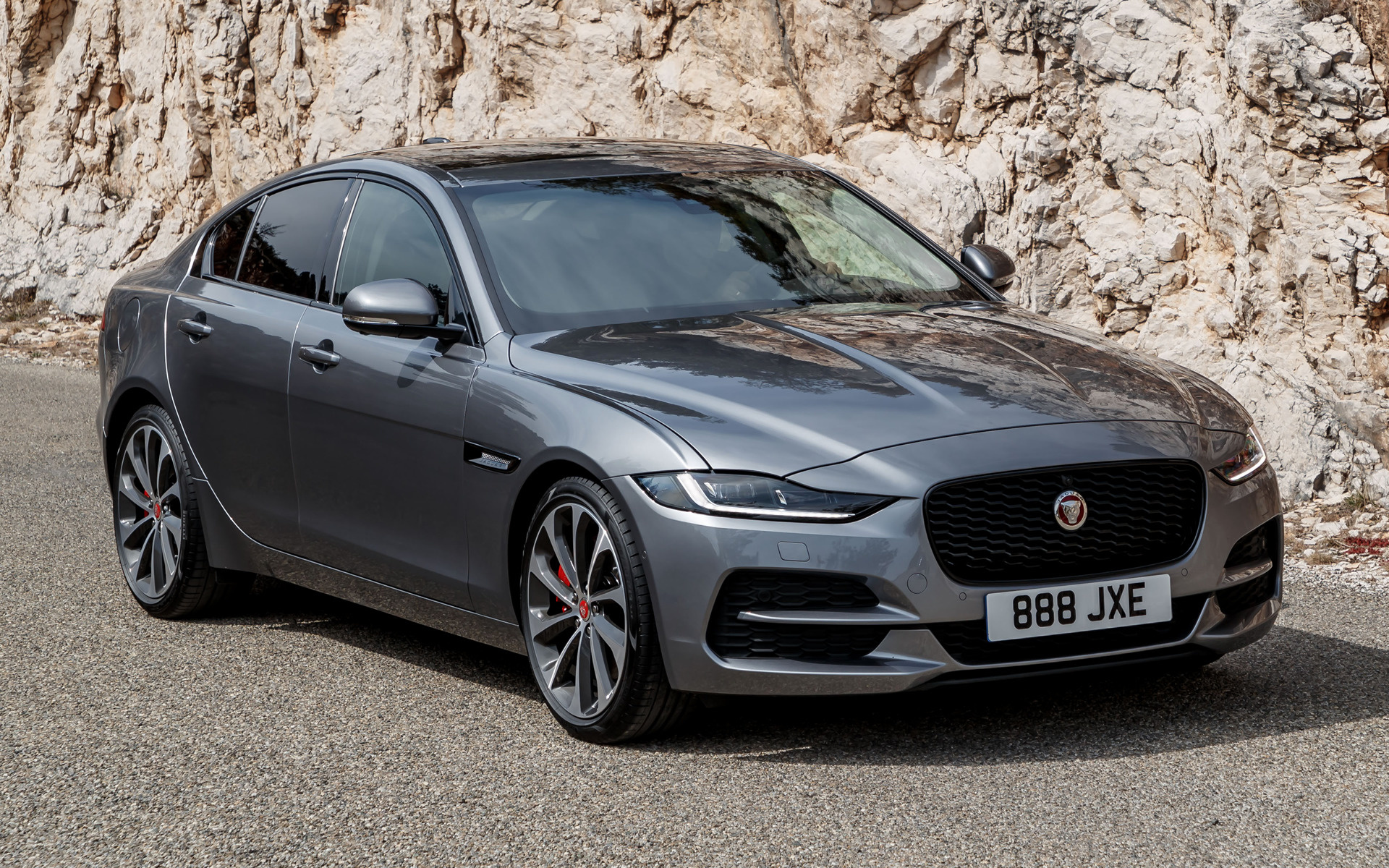 Jaguar Xe 2019 Wallpapers