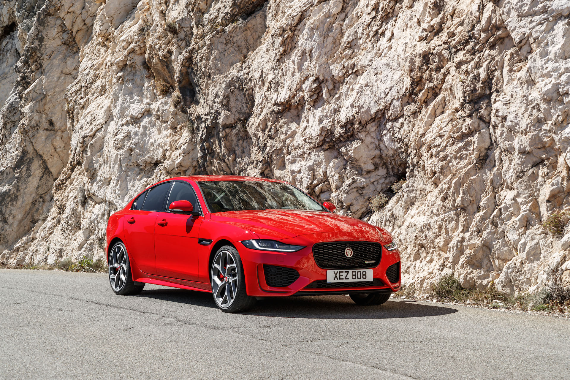 Jaguar Xe 2019 Wallpapers