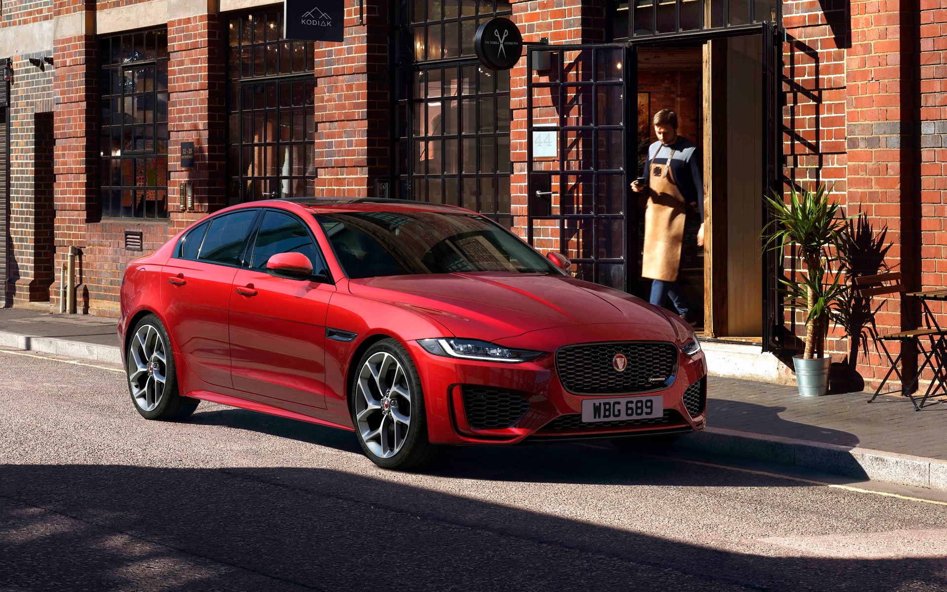 Jaguar Xe P300 Awd Wallpapers