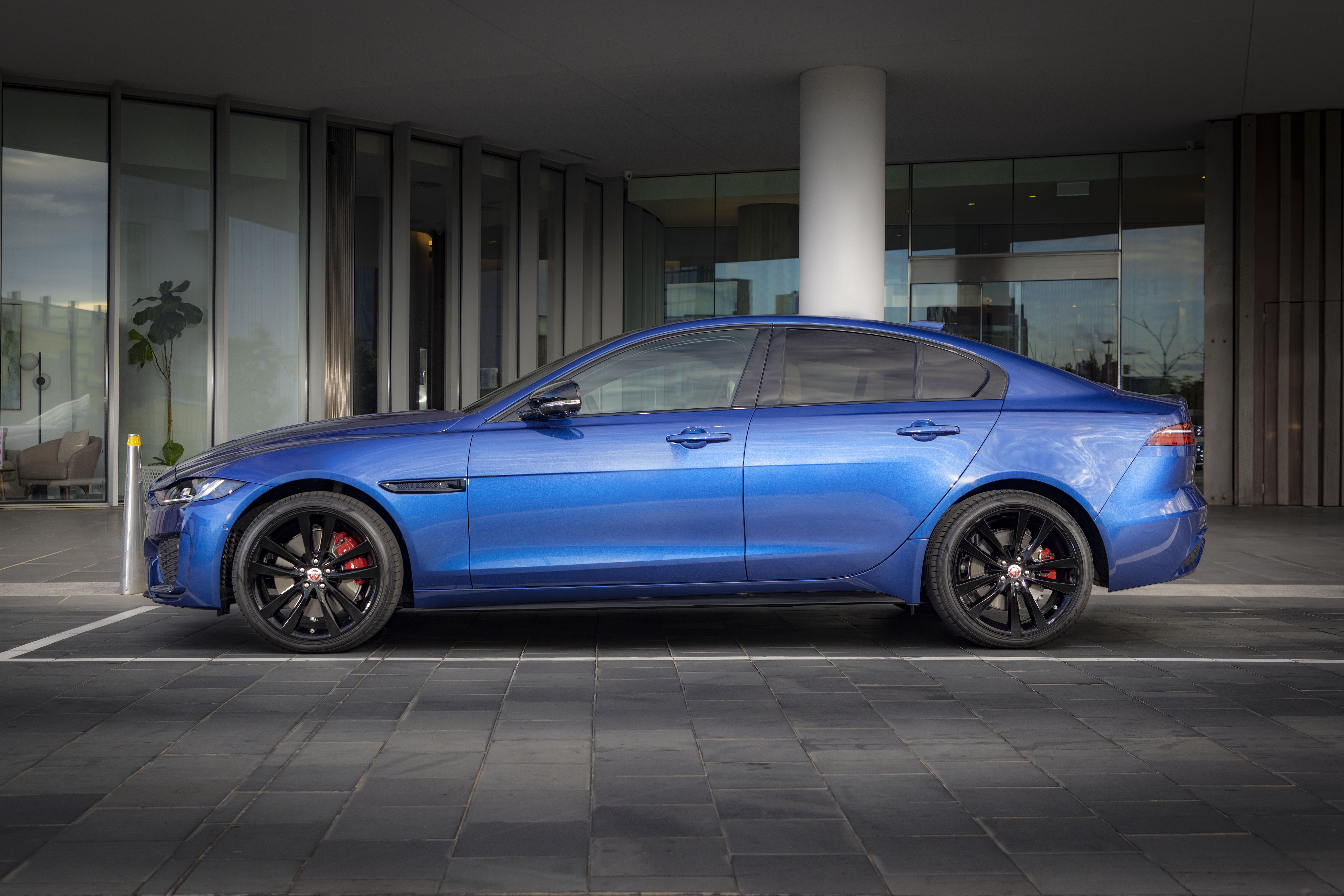 Jaguar Xe P300 Awd Wallpapers