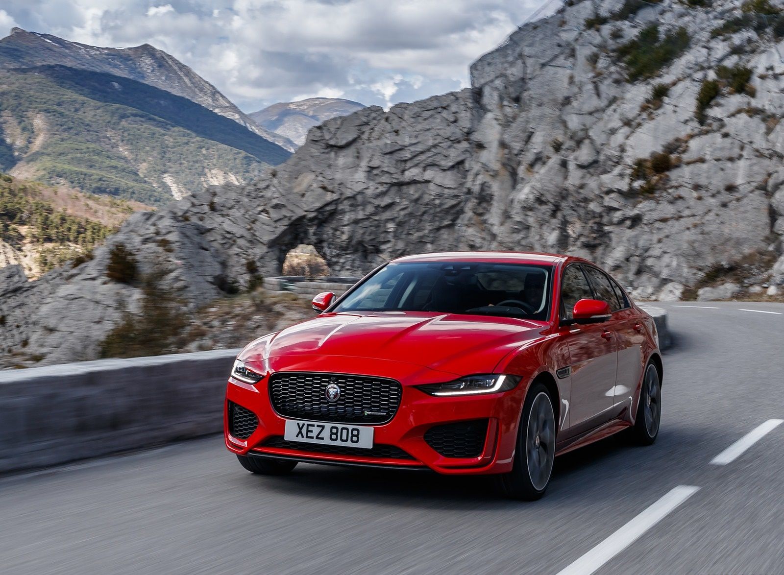 Jaguar Xe P300 Awd Wallpapers